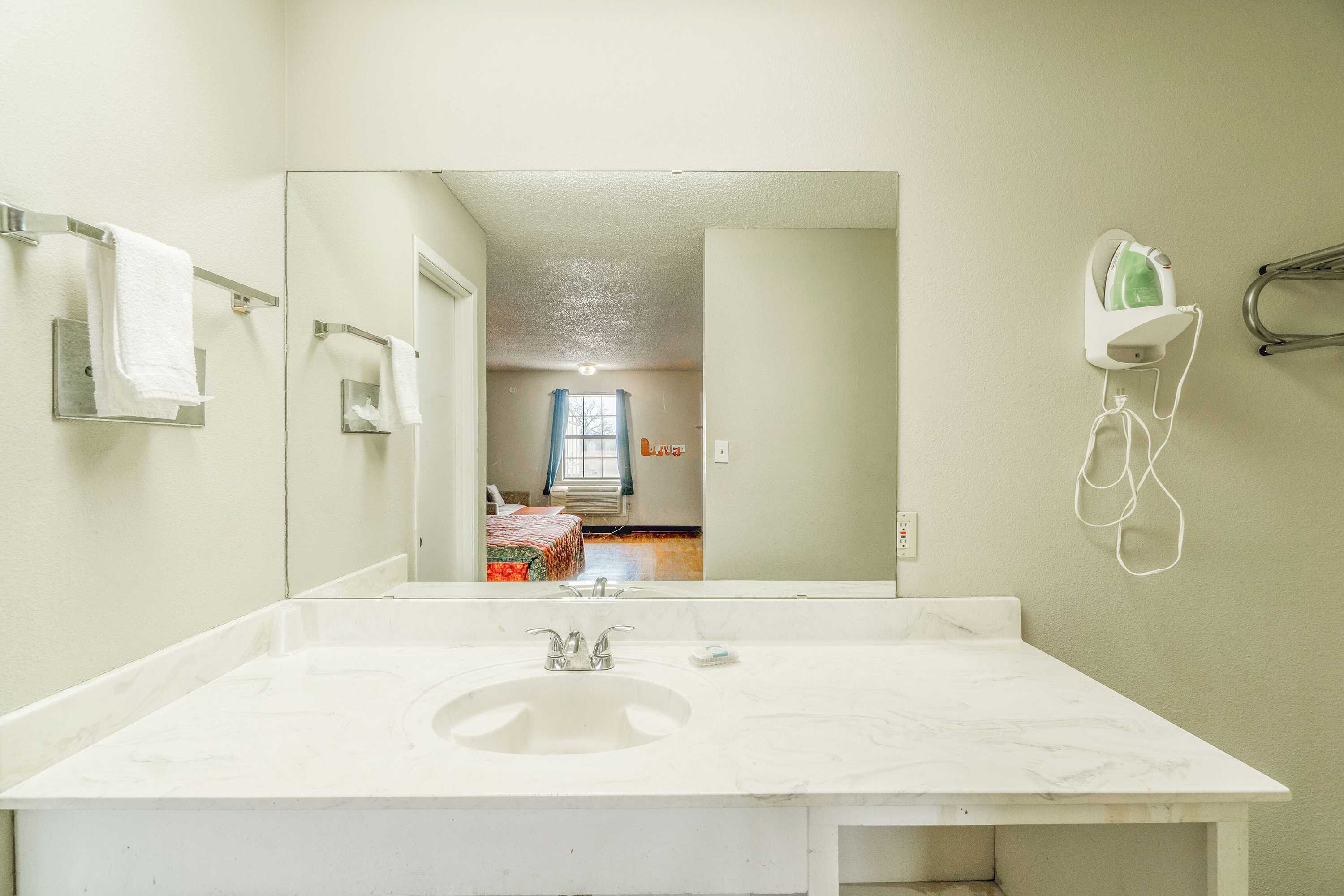 Gift card for Executive Inn By Oyo Mineral Wells Us-180