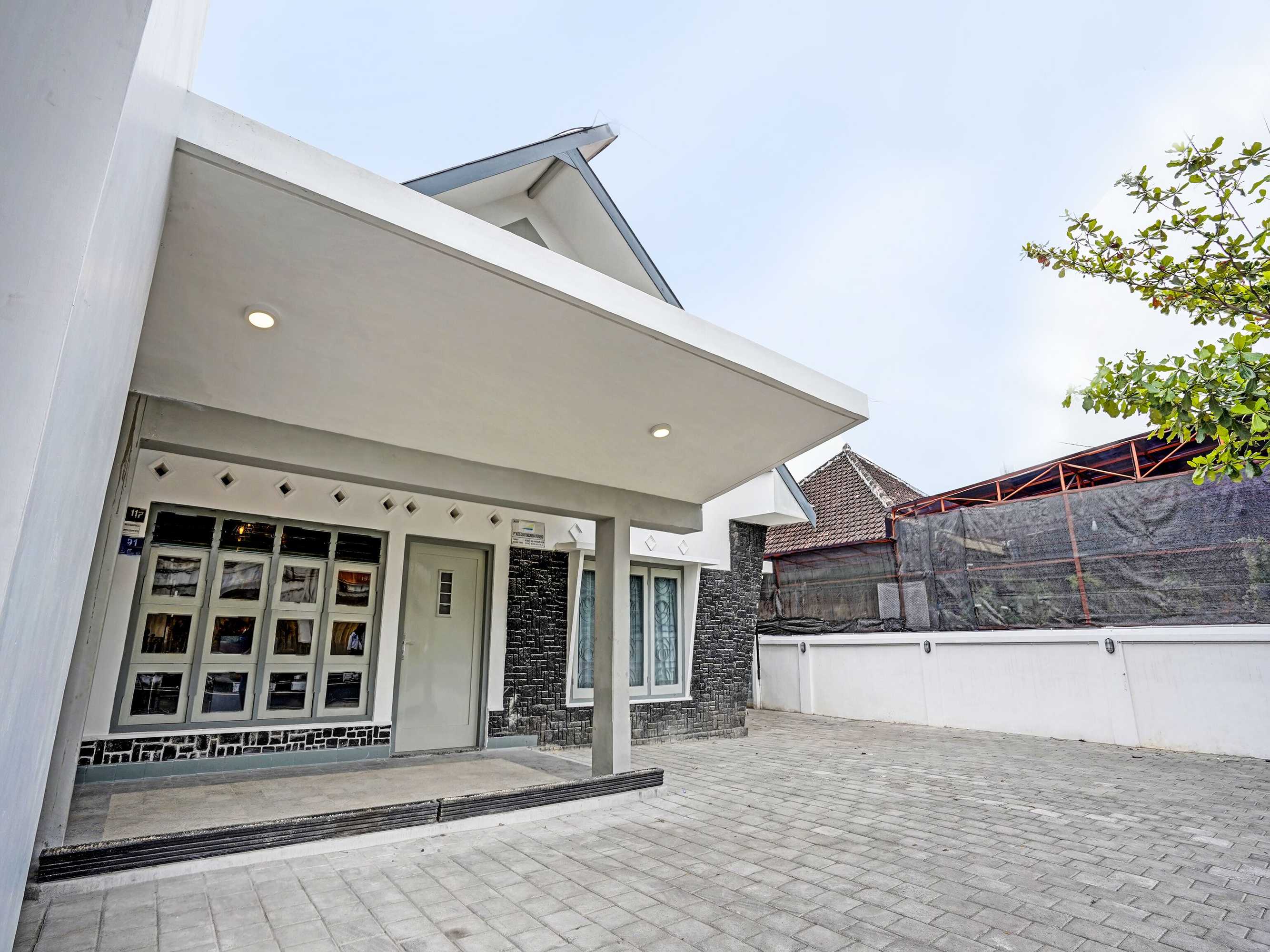Gift card for Super Oyo 91618 Hotel Nawangwulan Gift card for Super Oyo 91618 Hotel Nawangwulan
