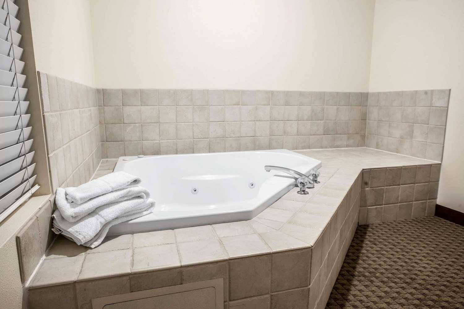 Gift card for Quality Inn & Suites Federal Way - Seattle