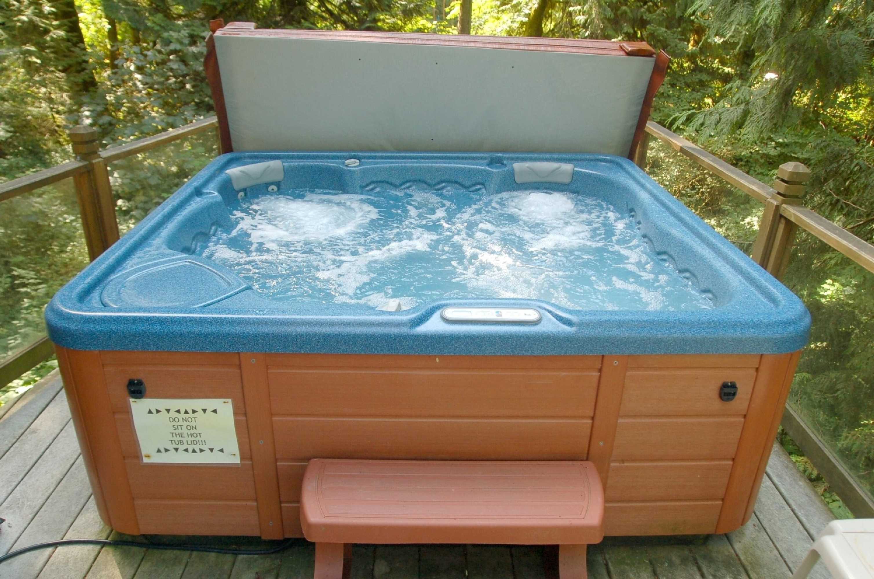 Gift card for 83mf - Lakeside - Hot Tub - Wifi - Bbq - Dock - Sleeps 4 NO Pets Gift card for 83mf - Lakeside - Hot Tub - Wifi - Bbq - Dock - Sleeps 4 NO Pets