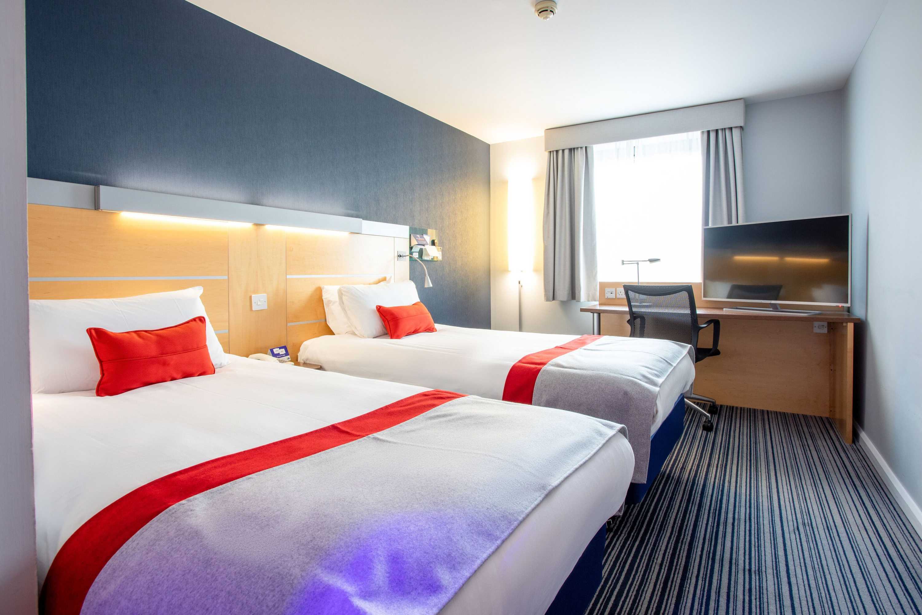Gift card for Holiday Inn Express Dunfermline by Ihg Gift card for Holiday Inn Express Dunfermline by Ihg
