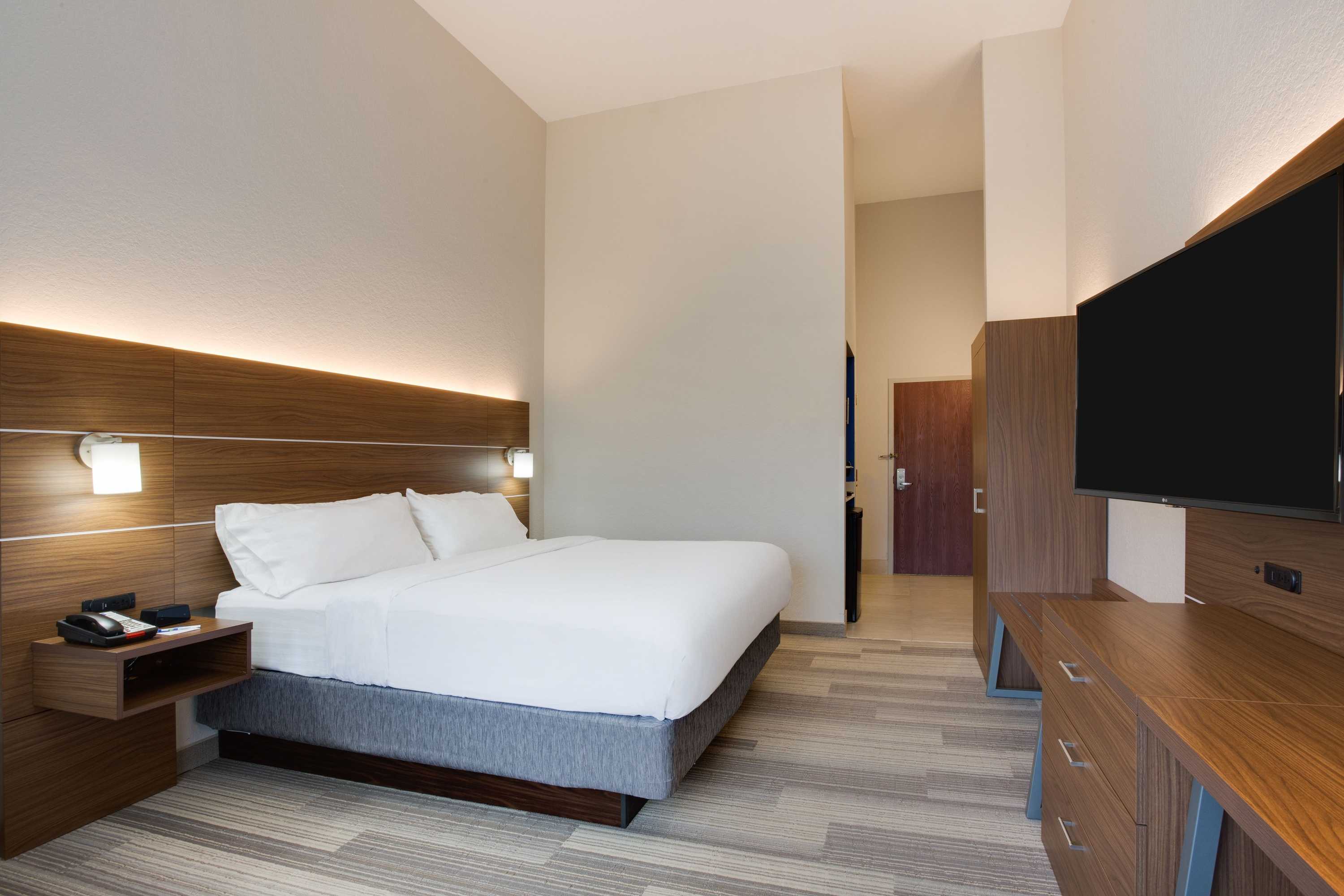 Gift card for Holiday Inn Express Hotel & Suites Tampa-Fairgrounds-Casino by Ihg Gift card for Holiday Inn Express Hotel & Suites Tampa-Fairgrounds-Casino by Ihg