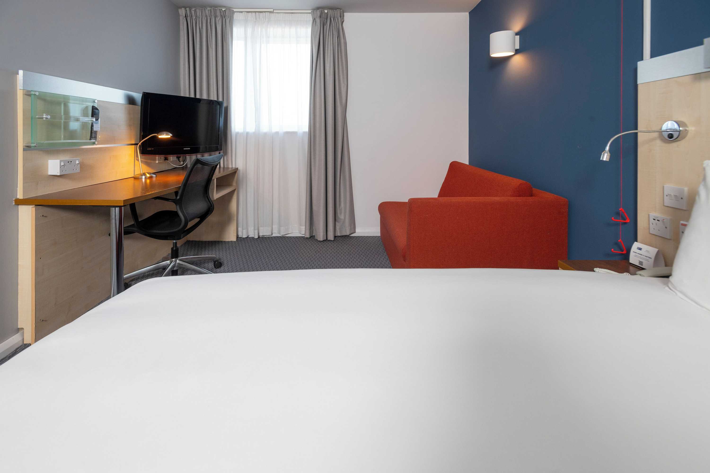 Gift card for Holiday Inn Express Swindon City Centre by Ihg Gift card for Holiday Inn Express Swindon City Centre by Ihg