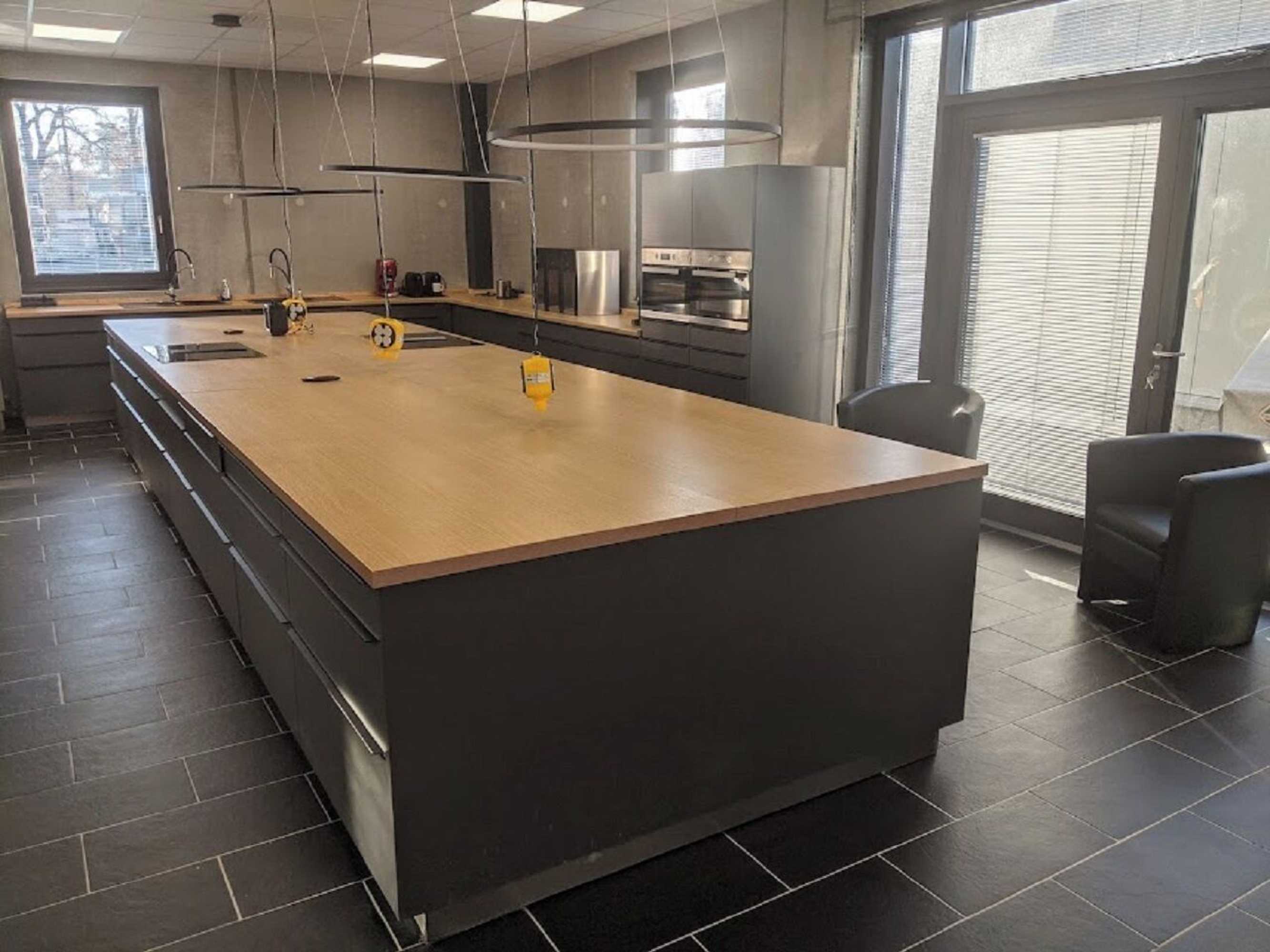 Gift card for Business-Motel, Free Xl-Parking, Wifi, Massage-Chairs, Sauna, Shared Kitchen, Breakfast 2go, Free Soda, Coffee