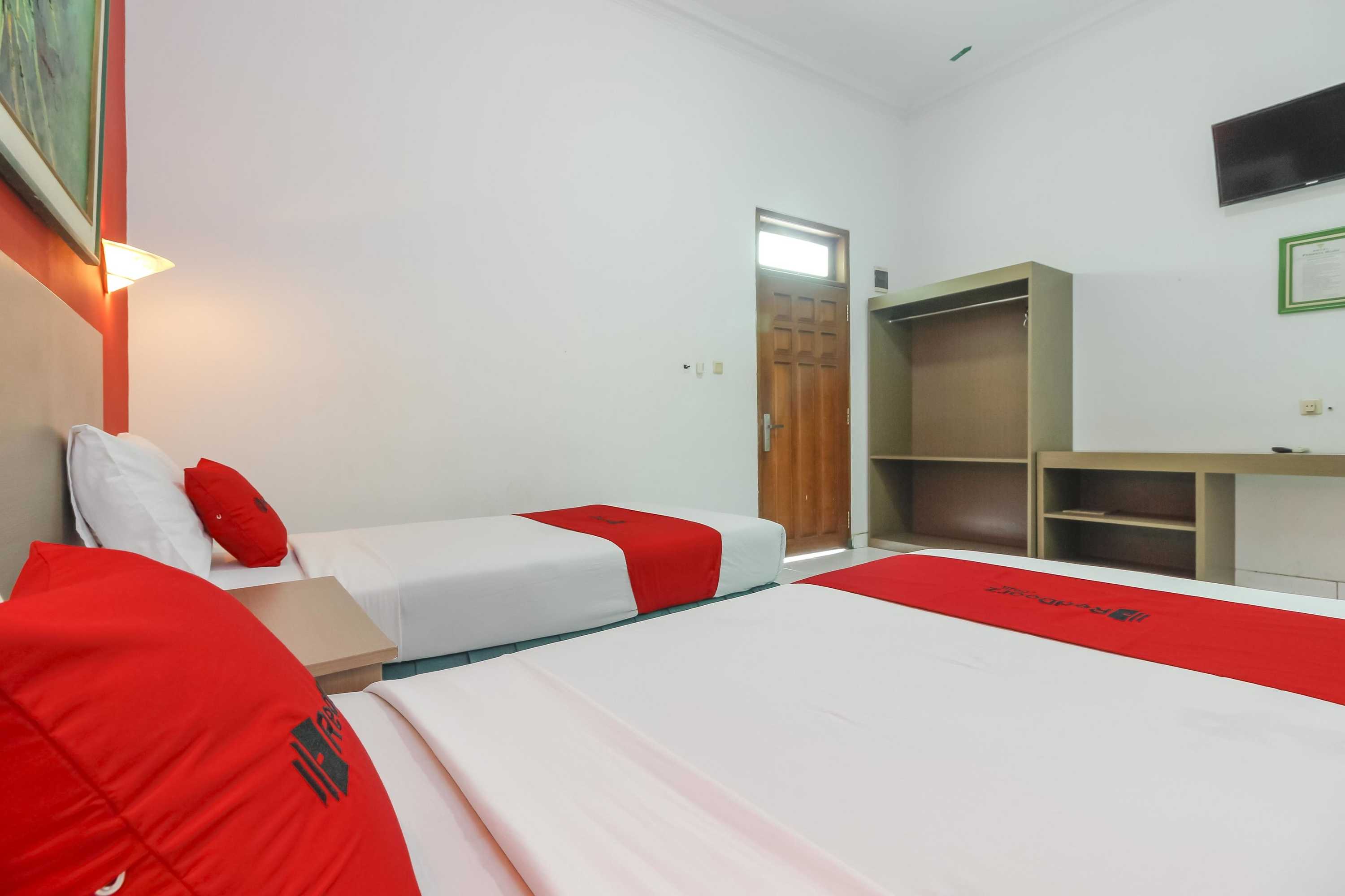 Gift card for Reddoorz Plus Near Alun Alun Kejaksan Cirebon Gift card for Reddoorz Plus Near Alun Alun Kejaksan Cirebon
