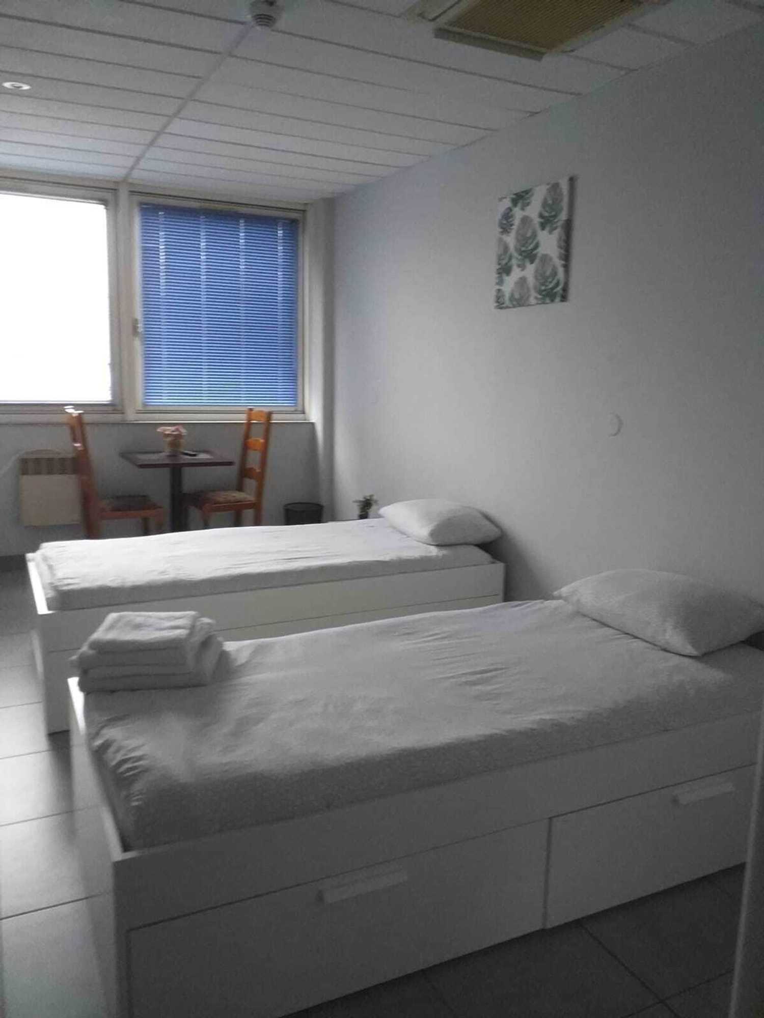 Gift card for Paris Par Trains, Area, Studios Avec Salle de Bain et Kitchenette Privées, Ou, Chambres Avec Salles Bain et Cuisines Communes Gift card for Paris Par Trains, Area, Studios Avec Salle de Bain et Kitchenette Privées, Ou, Chambres Avec Salles Bain et Cuisines Communes