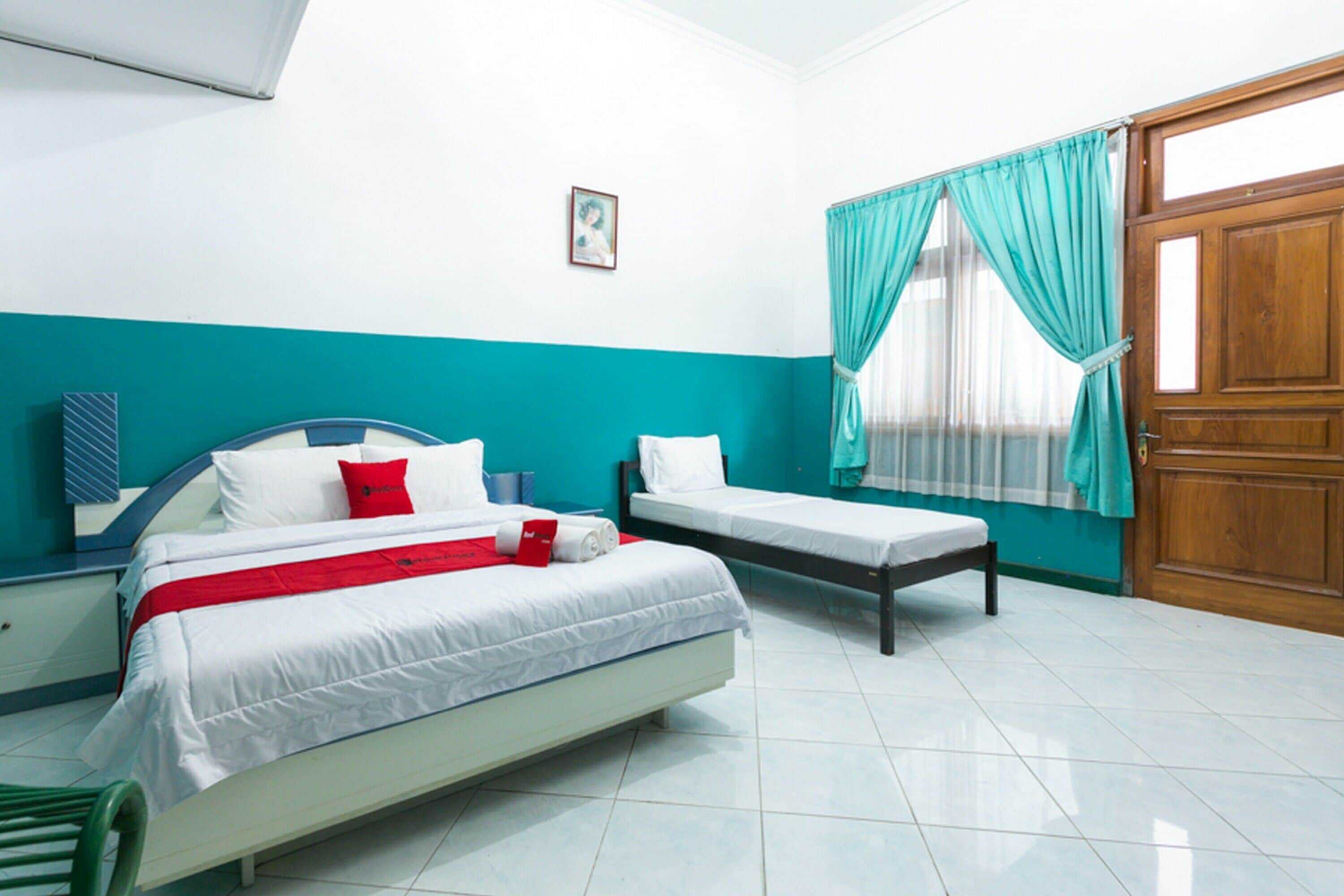 Gift card for Reddoorz Syariah Near Alun Alun Magelang Gift card for Reddoorz Syariah Near Alun Alun Magelang