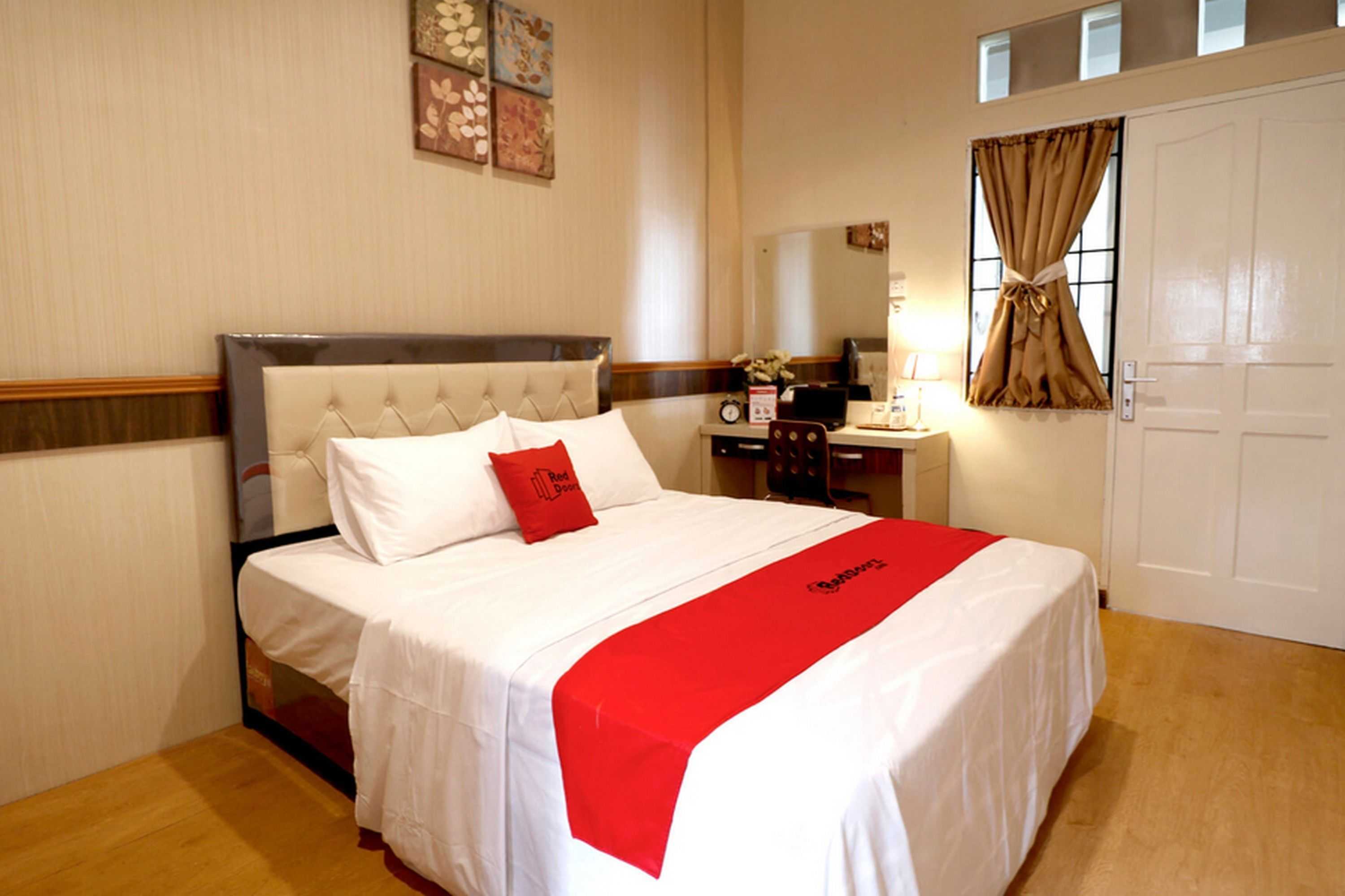Gift card for Reddoorz Plus Near Universitas Sumatera Utara Gift card for Reddoorz Plus Near Universitas Sumatera Utara