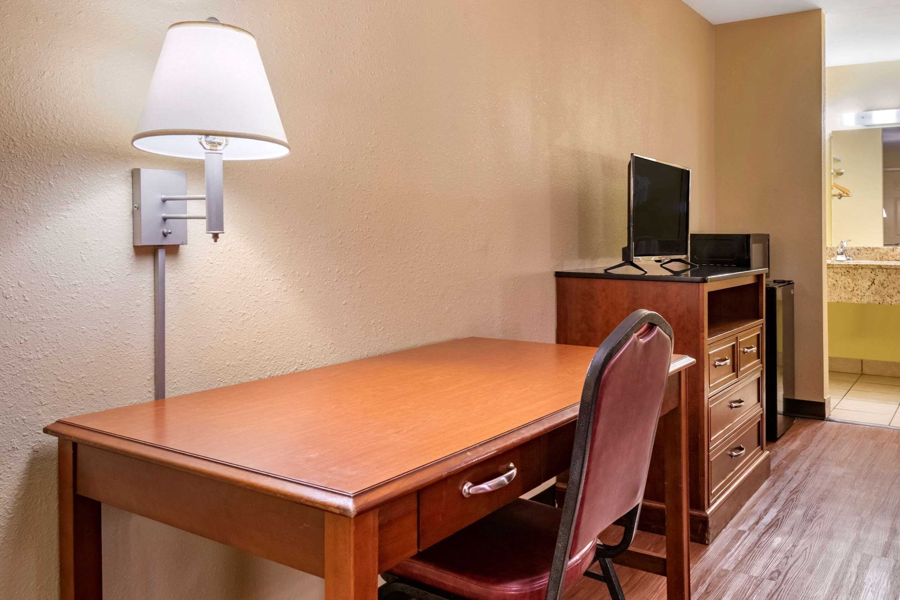Gift card for Econo Lodge Inn & Suites Maingate Central Gift card for Econo Lodge Inn & Suites Maingate Central