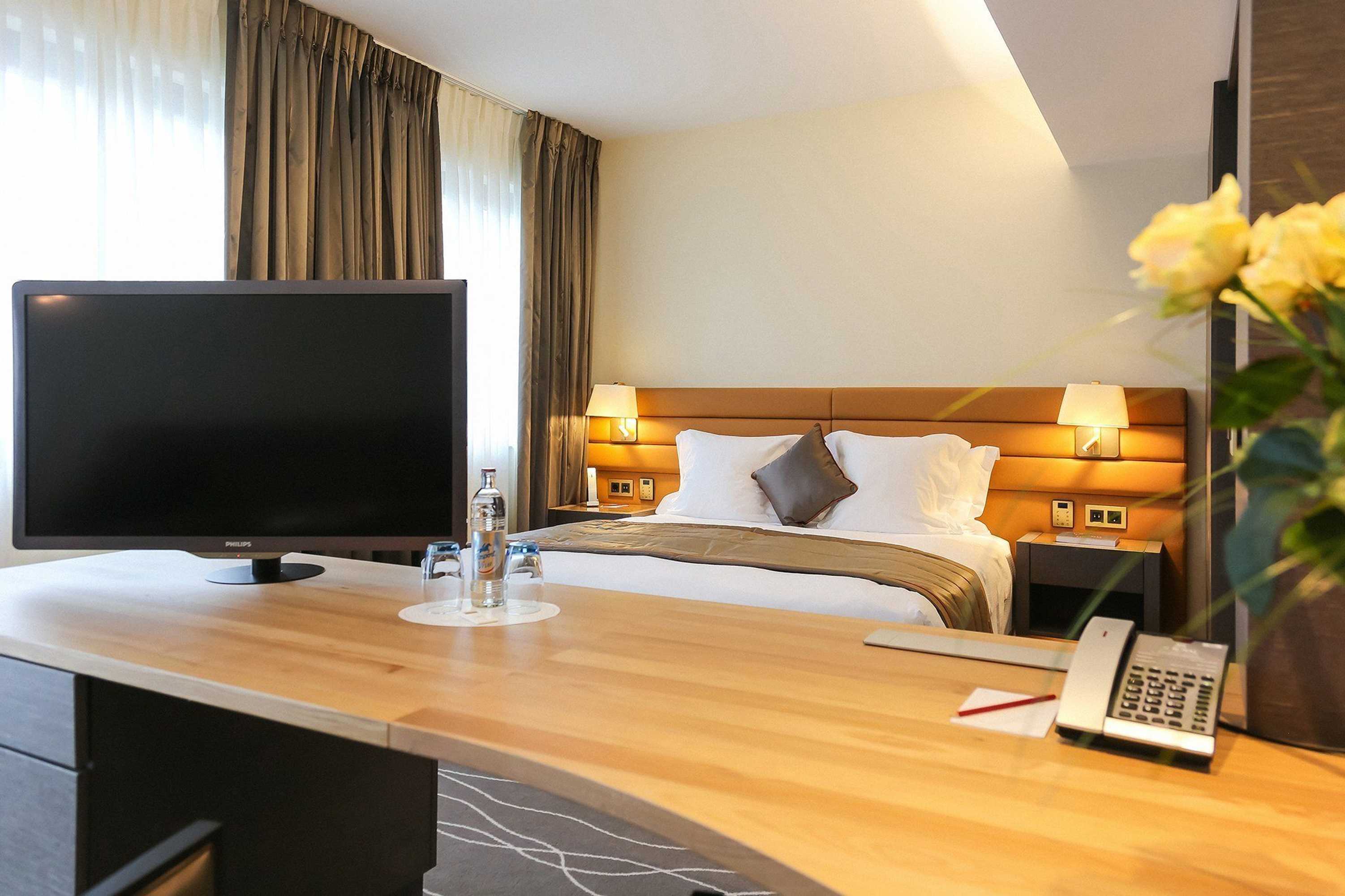 Gift card for Le Royal Hotels & Resorts Gift card for Le Royal Hotels & Resorts