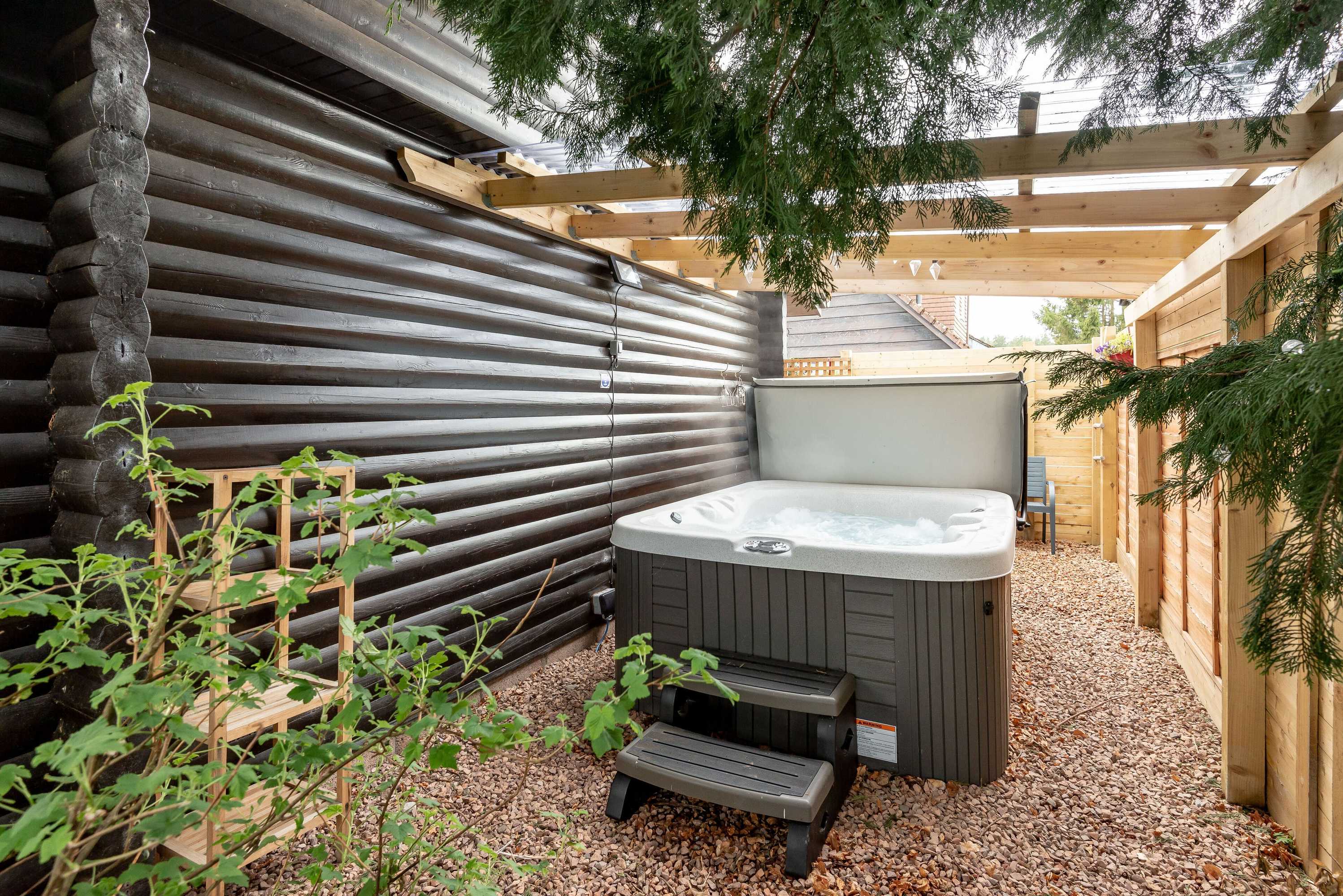 Gift card for Redlands Country Lodge - 3 Apartments With Hot Tubs