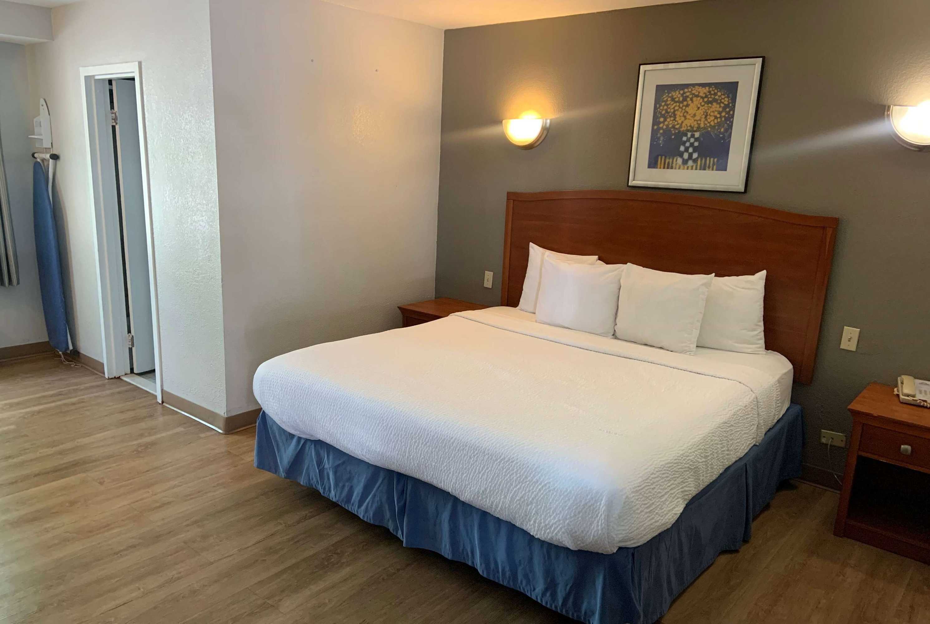 Gift card for Days Inn by Wyndham Elmsford / White Plains Gift card for Days Inn by Wyndham Elmsford / White Plains