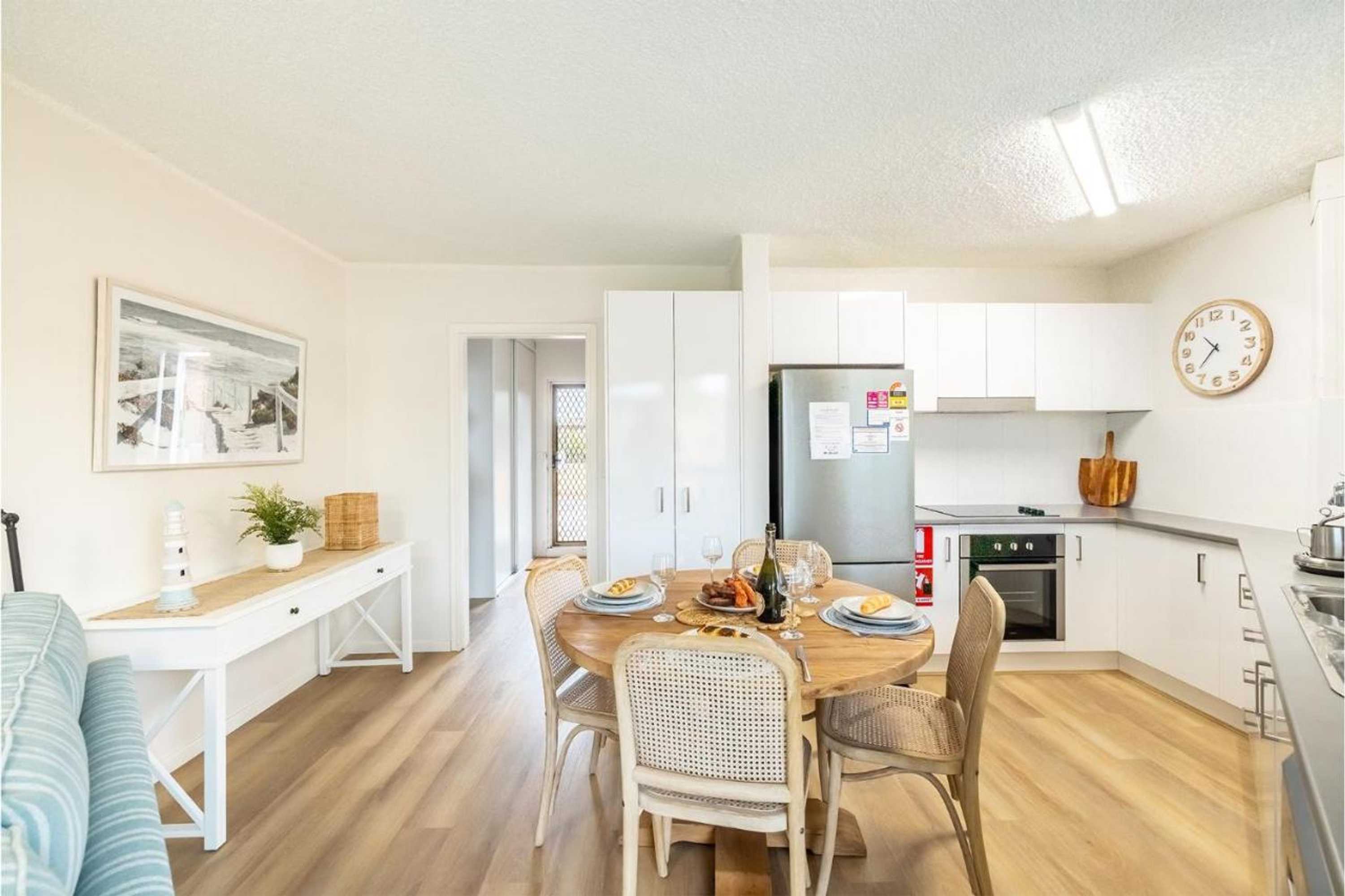 Gift card for Thurlow Lodge, 7,6 Thurlow Avenue - Beautifully Styled Unit With Wifi, Views And a Pool