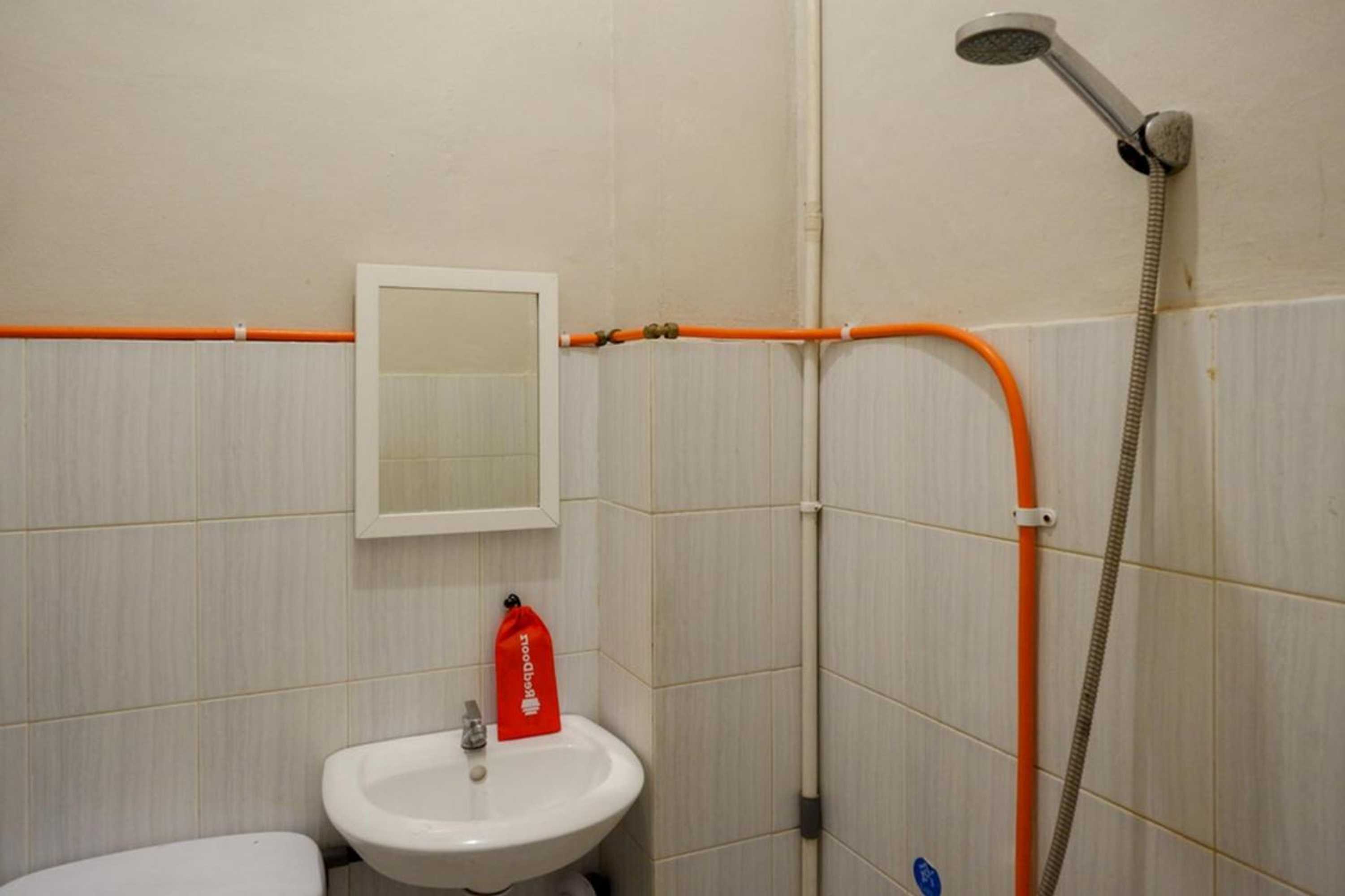 Gift card for Reddoorz Near Stasiun Tawang Semarang