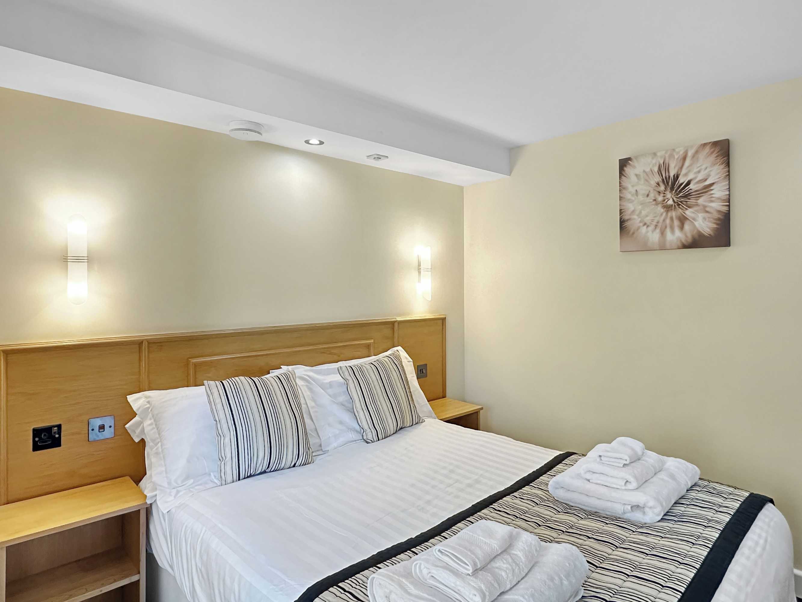 Gift card for Queens Mansions: Lakeland Suite