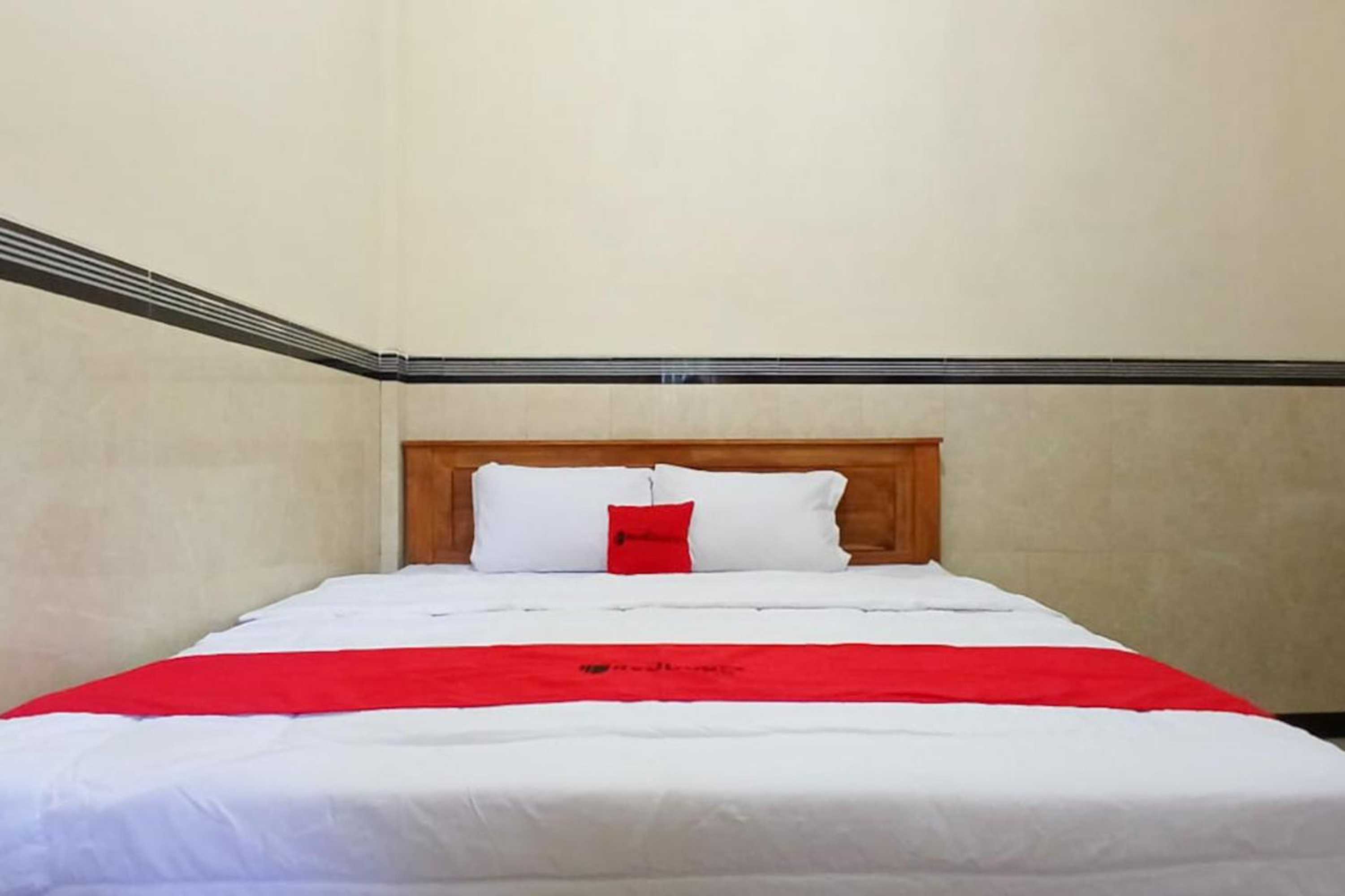 Gift card for Reddoorz at Dien Homestay Syariah Alun-Alun Pasuruan Gift card for Reddoorz at Dien Homestay Syariah Alun-Alun Pasuruan