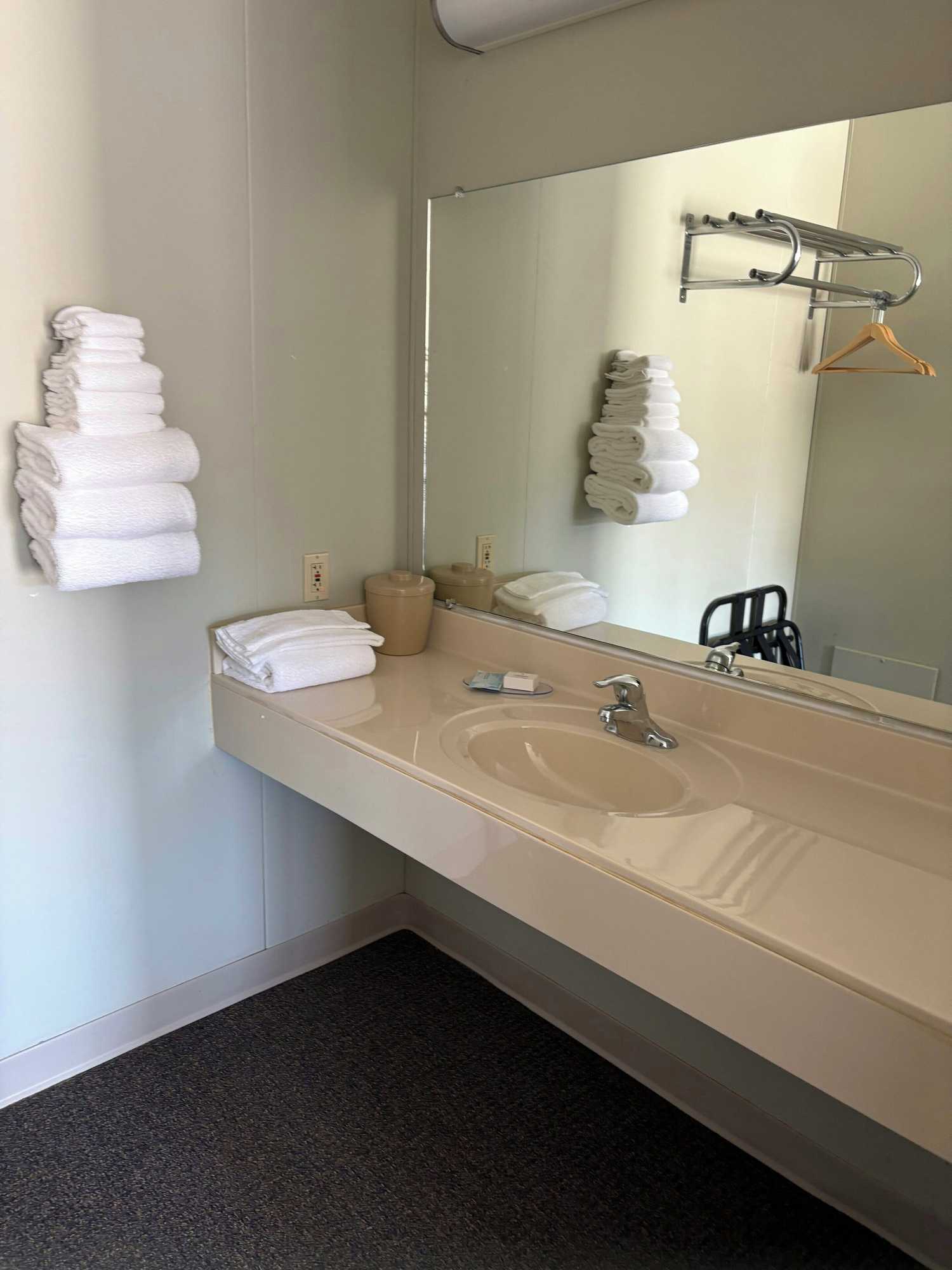 Gift card for Boarders Inn & Suites by Cobblestone Hotels – Broken Bow