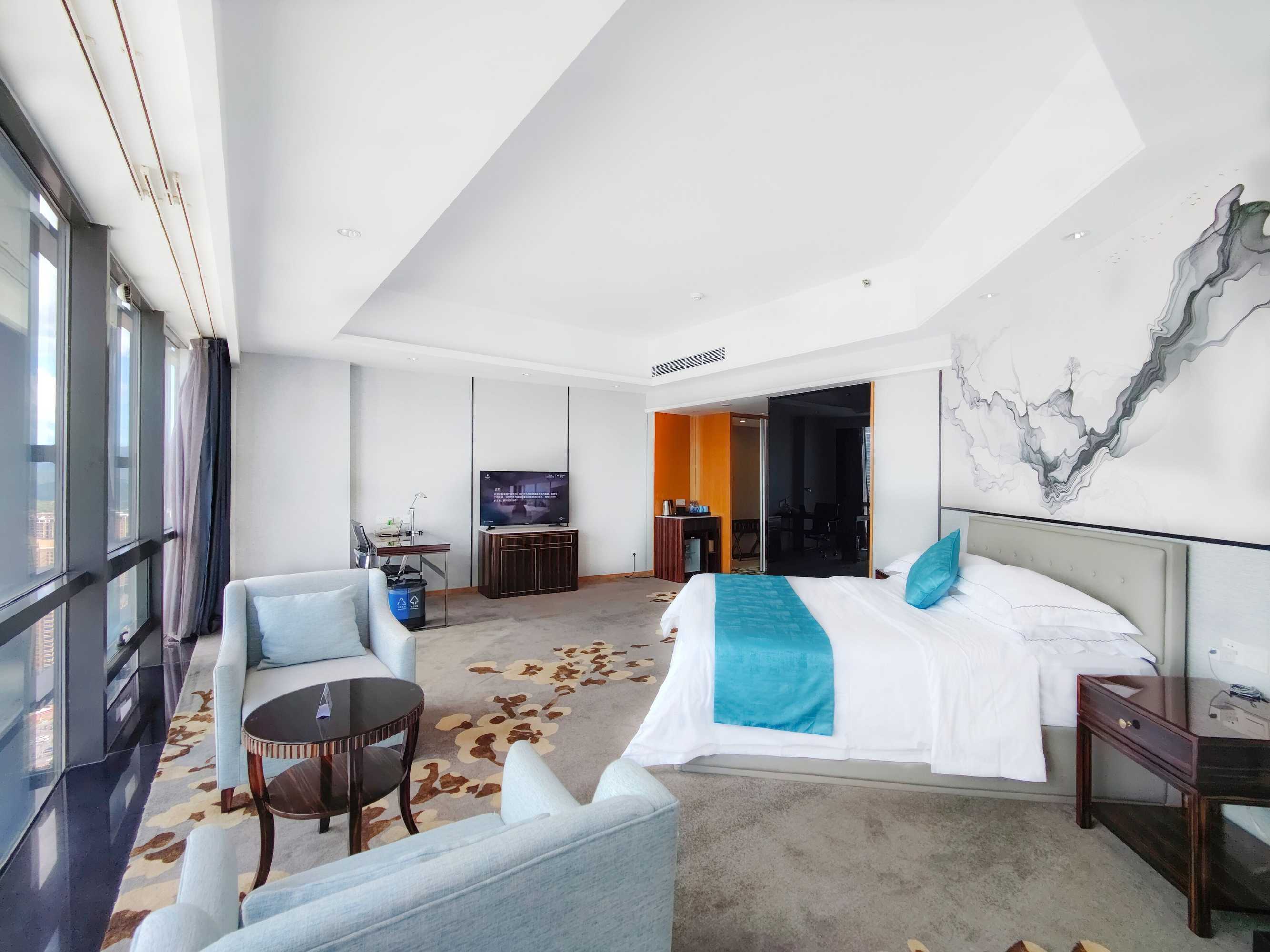 Gift card for Huaqiang Plaza Hotel Shenzhen, Enjoy Complimentary Mini Bar & Night Snack, Add Breakfast - Enjoy Complimentary Afternoon Tea Gift card for Huaqiang Plaza Hotel Shenzhen, Enjoy Complimentary Mini Bar & Night Snack, Add Breakfast - Enjoy Complimentary Afternoon Tea