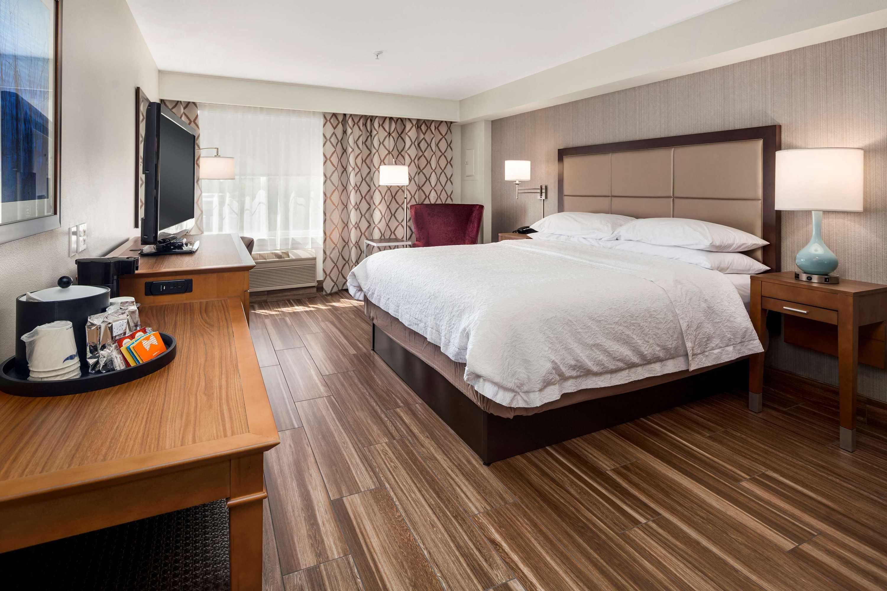 Gift card for Hampton Inn & Suites Seattle-North/lynnwood Gift card for Hampton Inn & Suites Seattle-North/lynnwood
