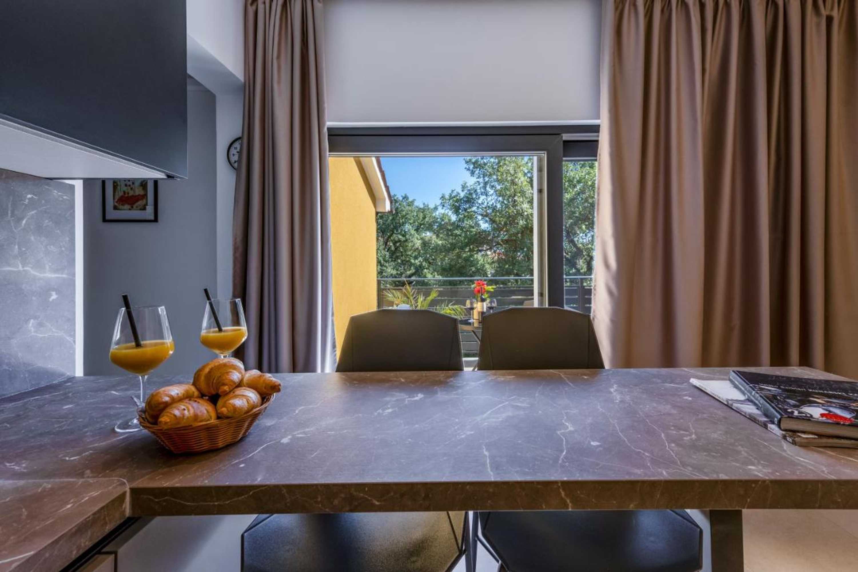 Gift card for Rooms With Free Parking