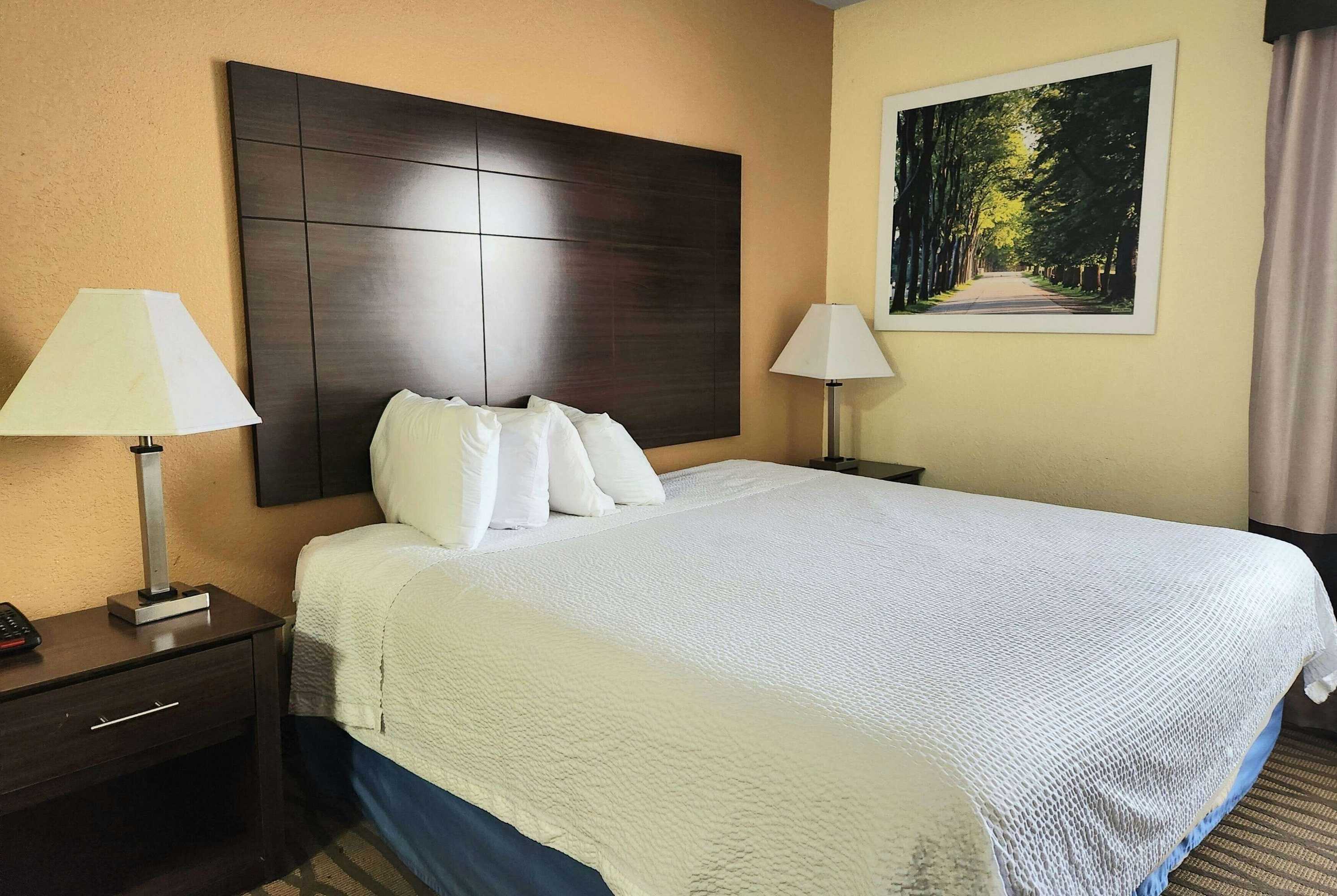 Gift card for Days Inn & Suites by Wyndham Pasadena Gift card for Days Inn & Suites by Wyndham Pasadena