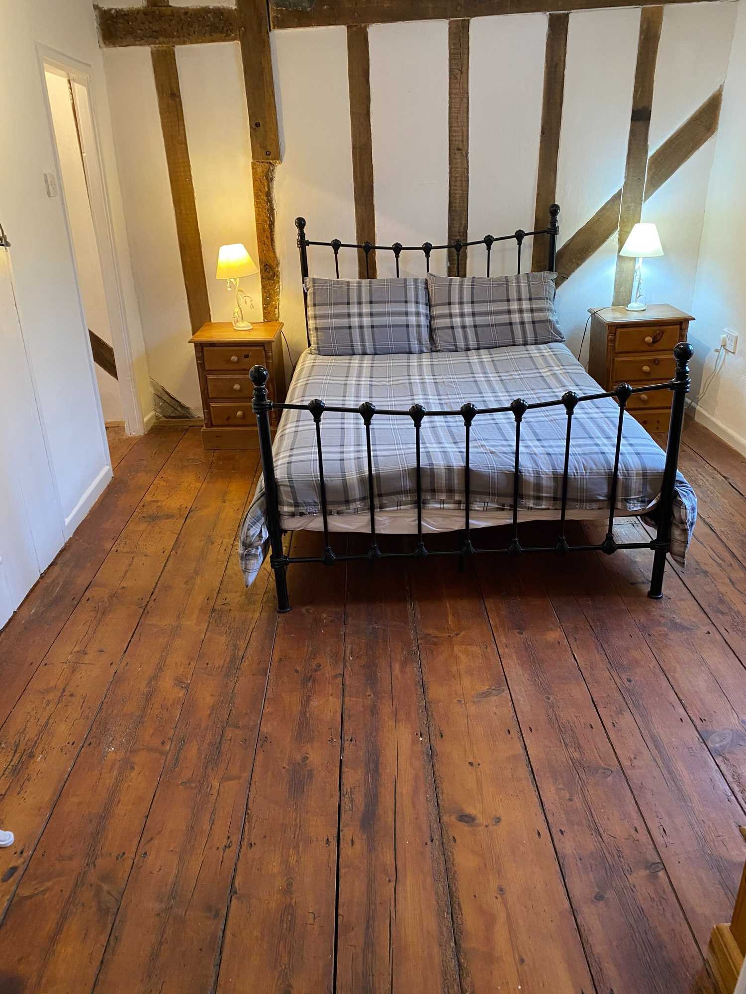 Gift card for 4 BR & 2 Bathroom House Parking Garden St Neots Town Centre Gift card for 4 BR & 2 Bathroom House Parking Garden St Neots Town Centre