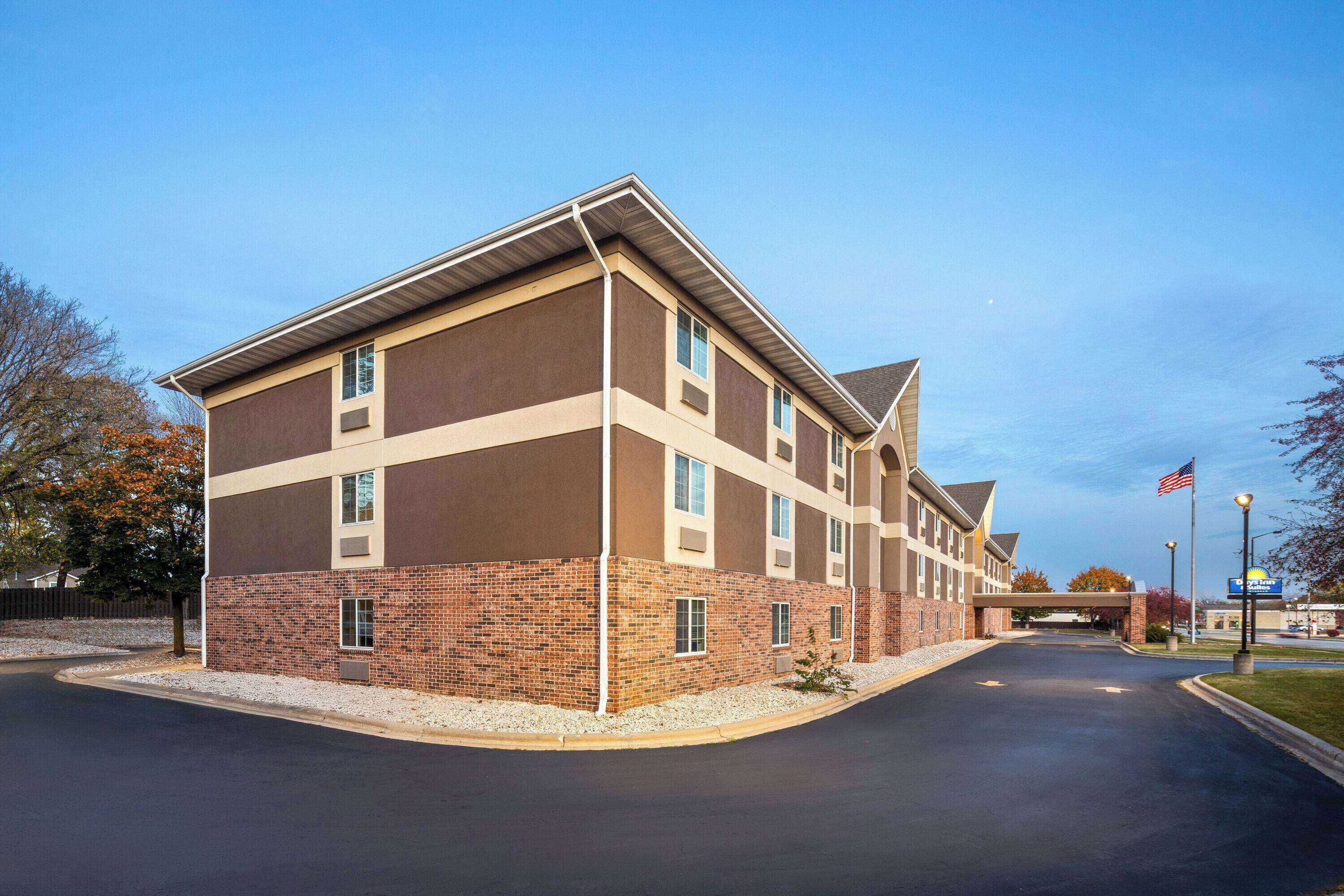 Gift card for Days Inn & Suites by Wyndham Green Bay Wi.