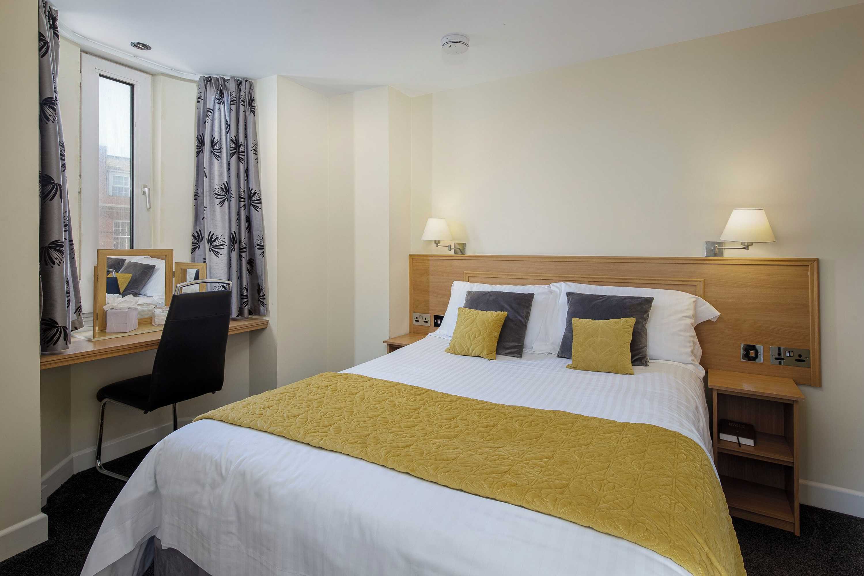 Gift card for Queens Mansions: Lakeland Suite