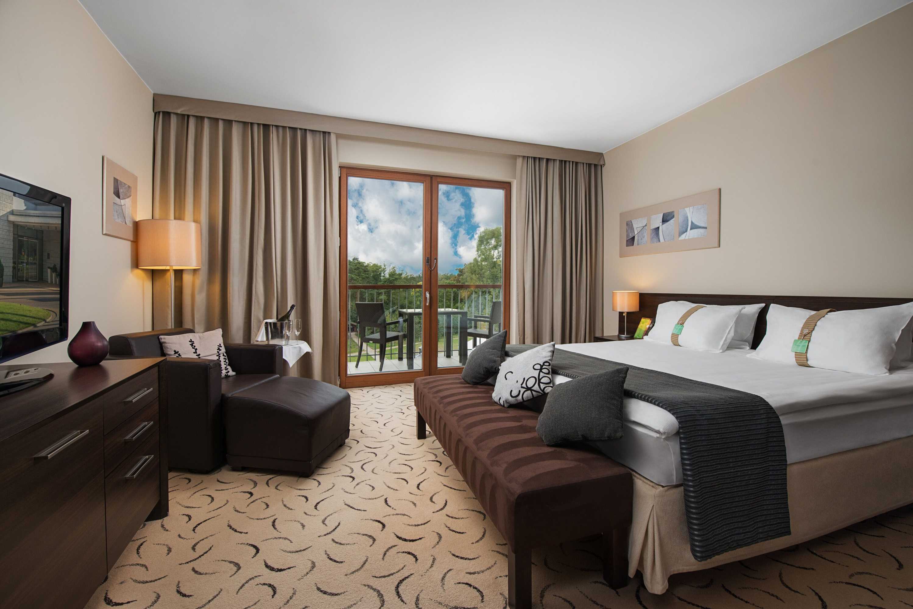 Gift card for Holiday Inn Resort Warszawa Józefów**** by Ihg Gift card for Holiday Inn Resort Warszawa Józefów**** by Ihg
