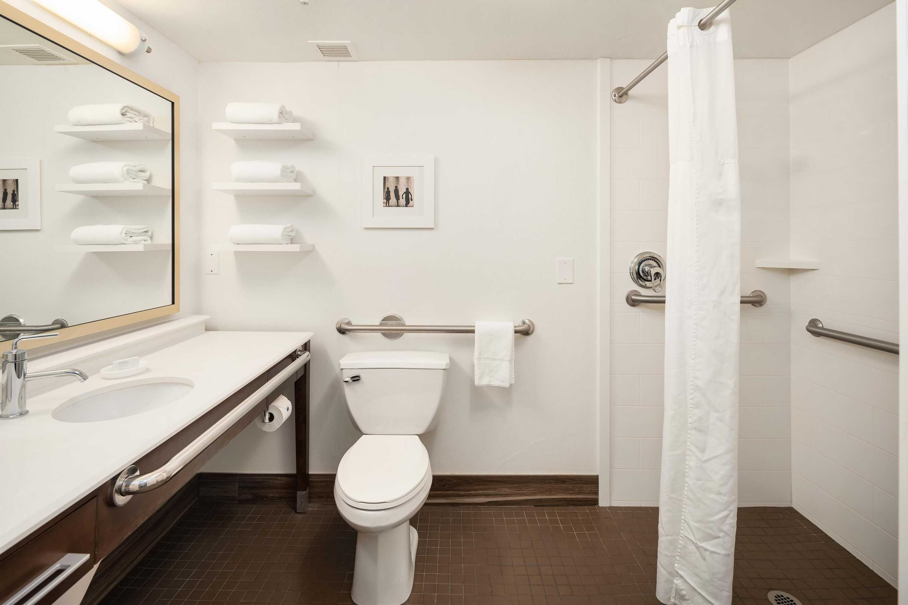 Gift card for Hampton Inn & Suites Seattle-North/lynnwood Gift card for Hampton Inn & Suites Seattle-North/lynnwood