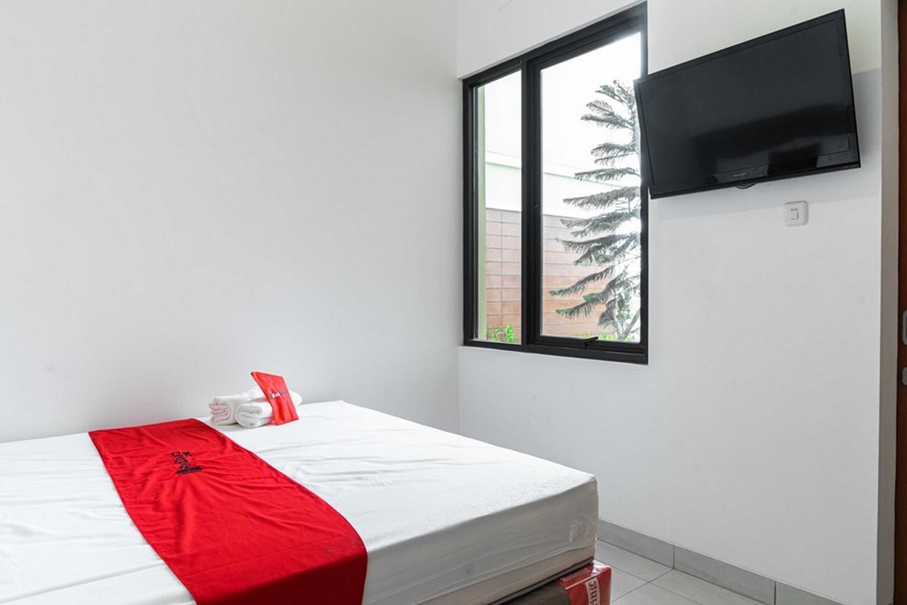 Gift card for Reddoorz Plus @ Ecohome Citra Raya Tangerang