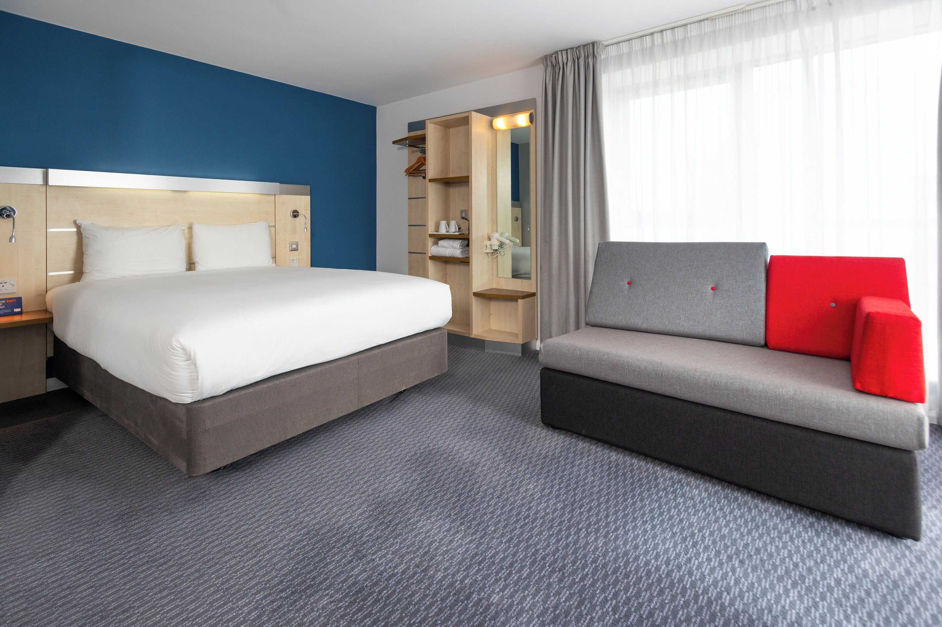 Gift card for Holiday Inn Express Swindon City Centre by Ihg Gift card for Holiday Inn Express Swindon City Centre by Ihg
