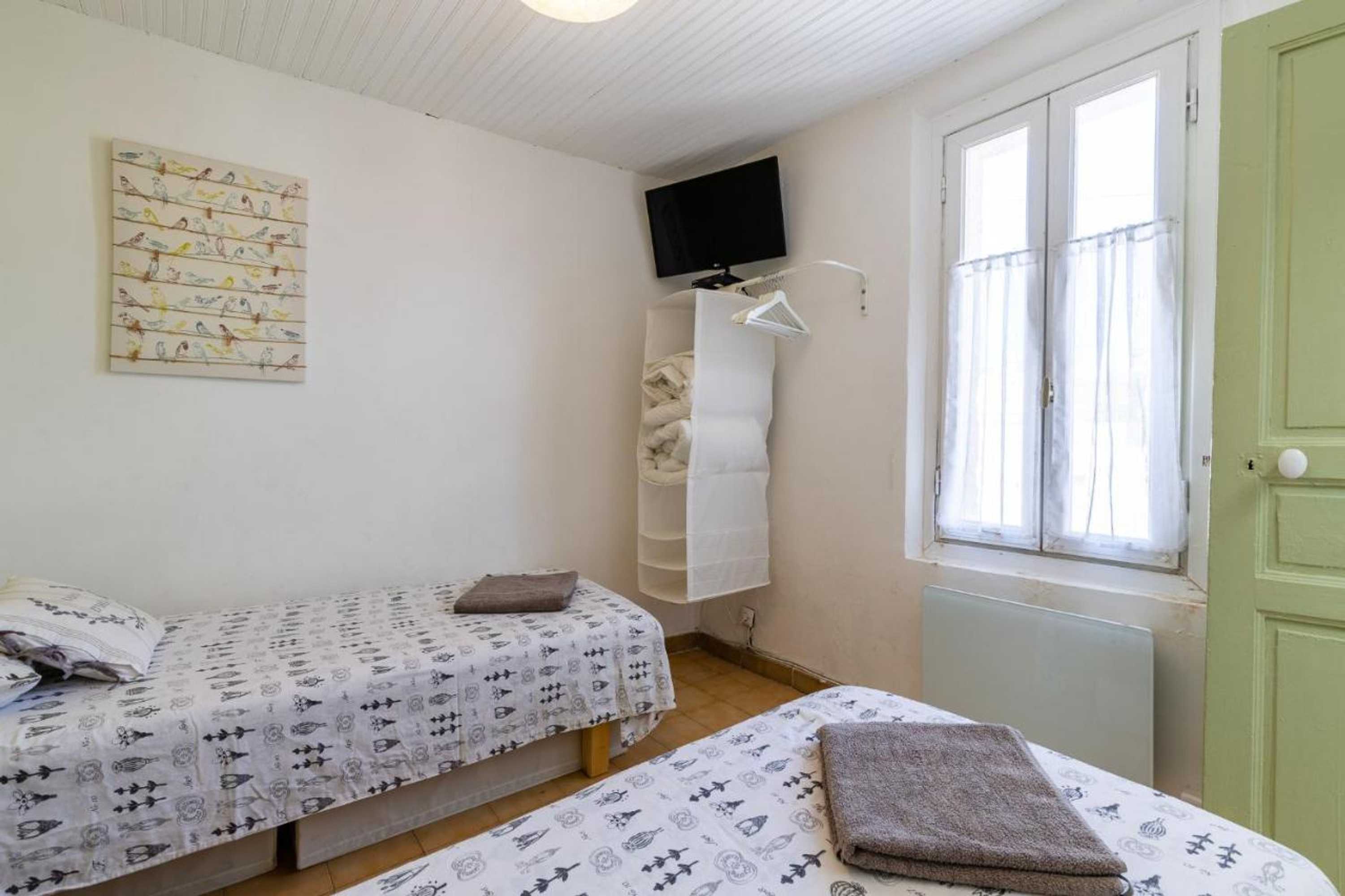 Gift card for The Crew House LA Ciotat - 3 Chambres et Box Privatif au Dessus du Vieux Port Gift card for The Crew House LA Ciotat - 3 Chambres et Box Privatif au Dessus du Vieux Port