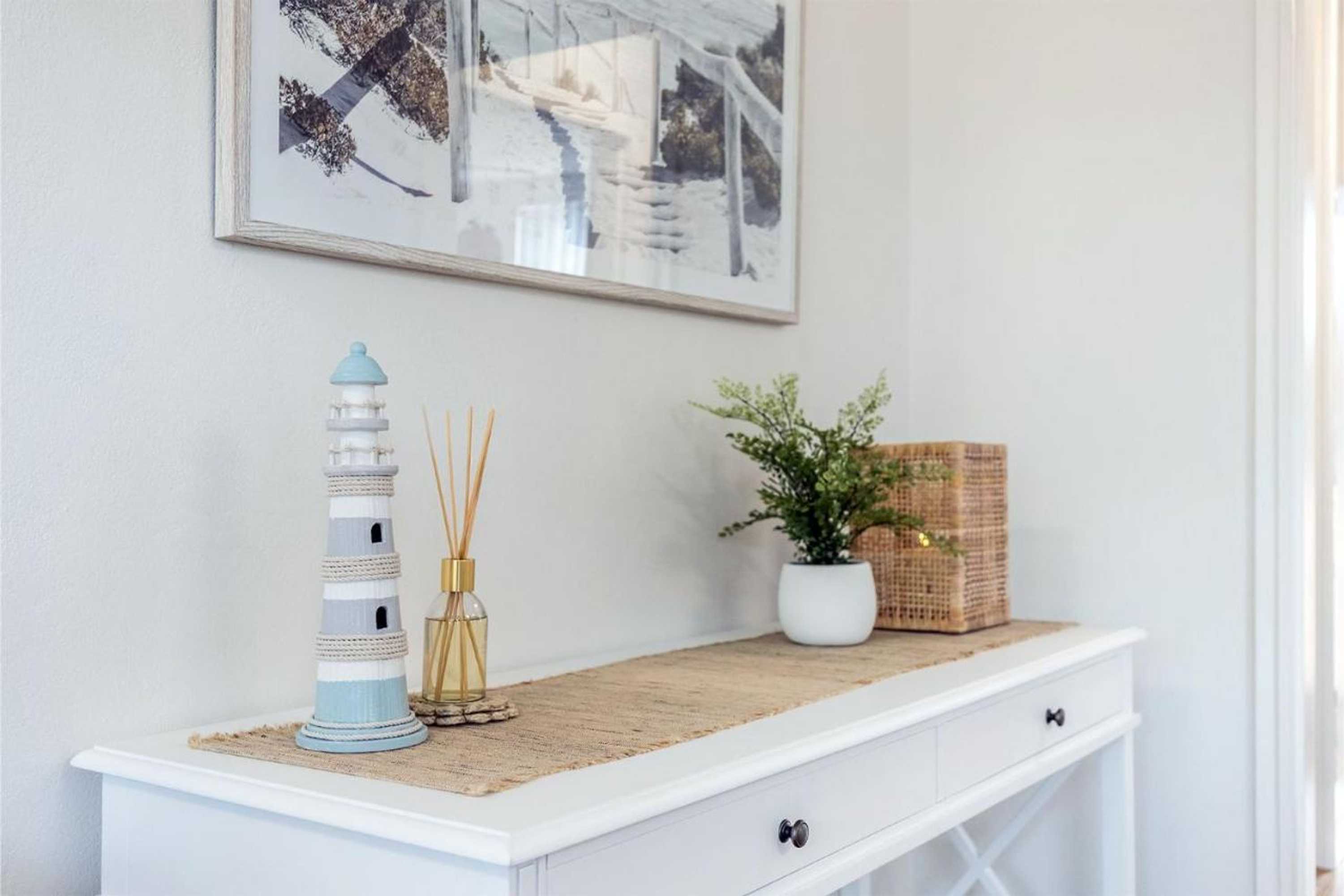 Gift card for Thurlow Lodge, 7,6 Thurlow Avenue - Beautifully Styled Unit With Wifi, Views And a Pool