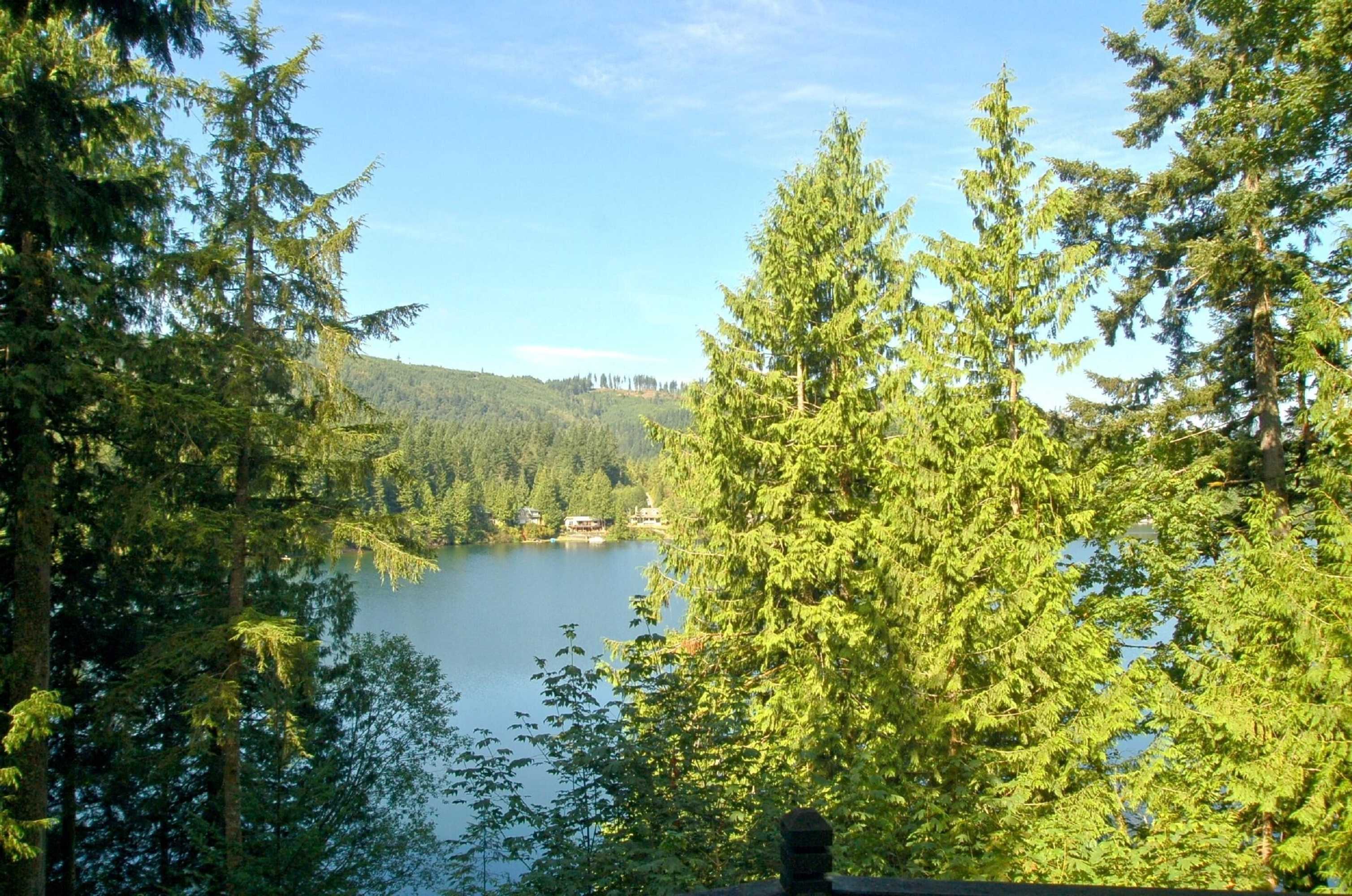 Gift card for 83mf - Lakeside - Hot Tub - Wifi - Bbq - Dock - Sleeps 4 NO Pets Gift card for 83mf - Lakeside - Hot Tub - Wifi - Bbq - Dock - Sleeps 4 NO Pets