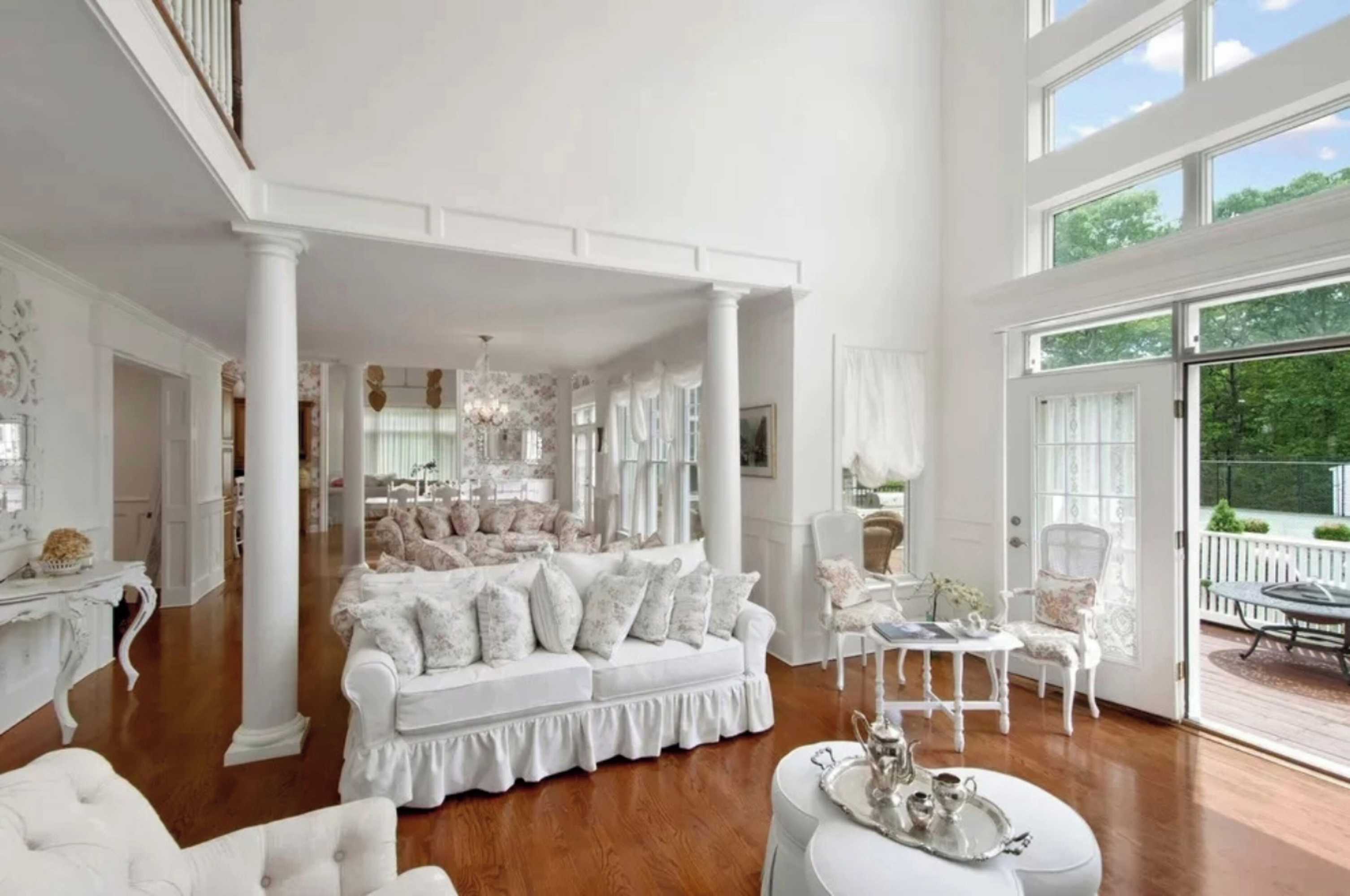 Gift card for Villa Charlotte - Elegant 7 Bedroom Gift card for Villa Charlotte - Elegant 7 Bedroom
