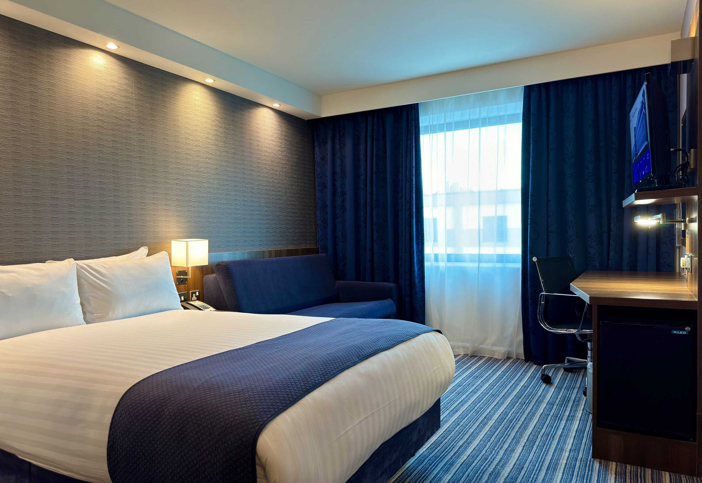 Gift card for Holiday Inn Express London Heathrow T5 by Ihg Gift card for Holiday Inn Express London Heathrow T5 by Ihg