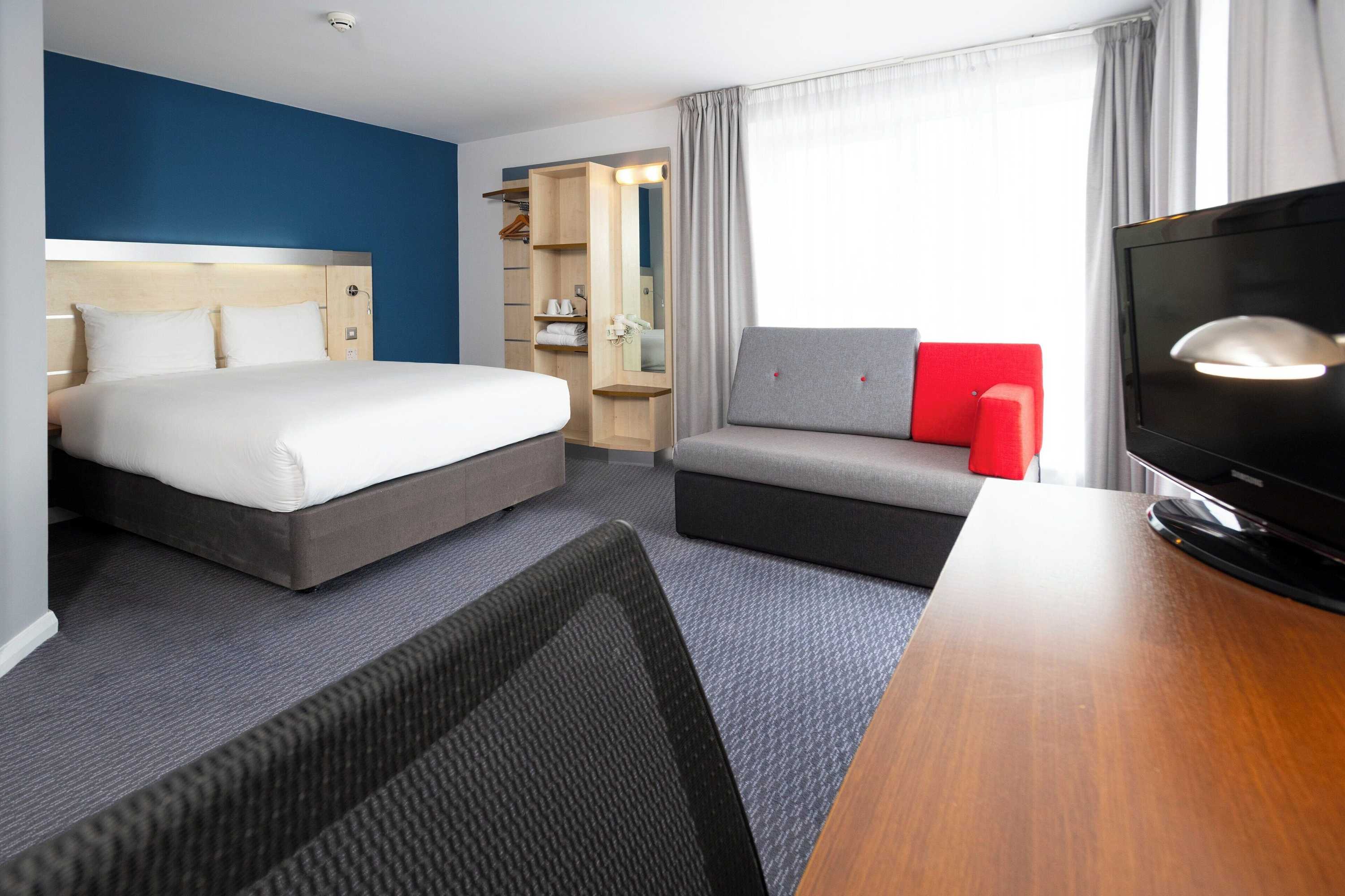 Gift card for Holiday Inn Express Swindon City Centre by Ihg Gift card for Holiday Inn Express Swindon City Centre by Ihg