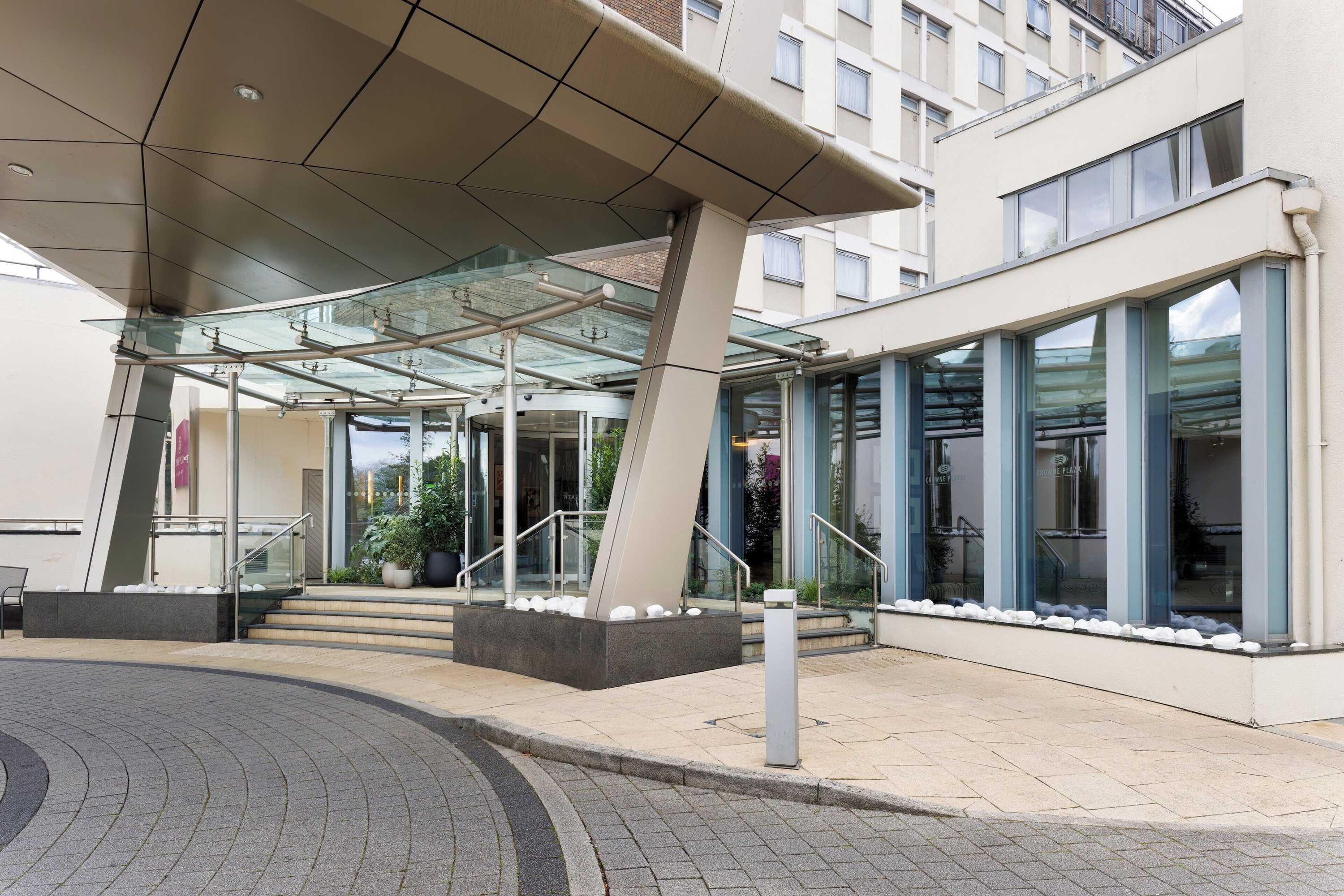 Gift card for Crowne Plaza London- Gatwick Airport by Ihg Gift card for Crowne Plaza London- Gatwick Airport by Ihg