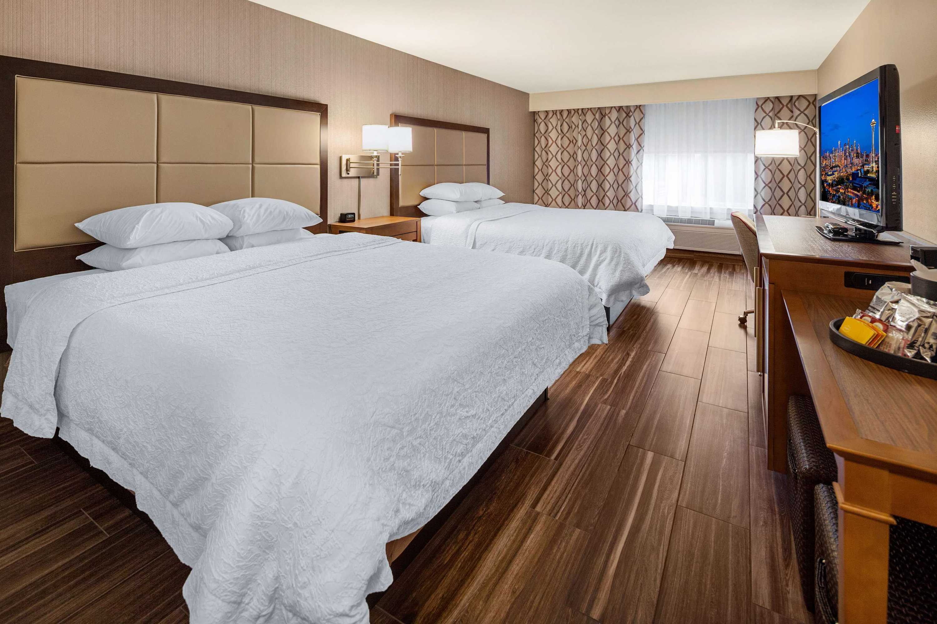 Gift card for Hampton Inn & Suites Seattle-North/lynnwood Gift card for Hampton Inn & Suites Seattle-North/lynnwood