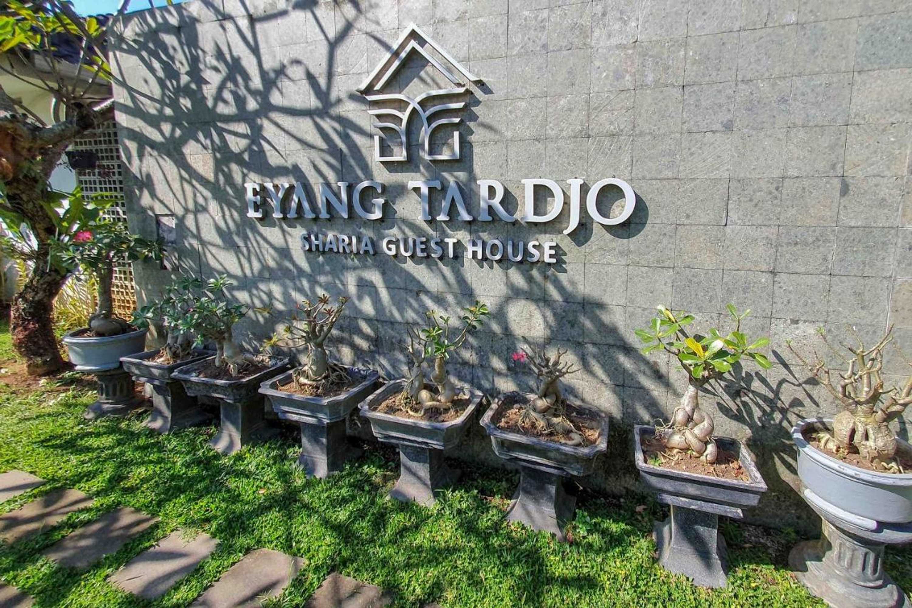 Gift card for Rumah Eyang Tardjo Syariah Mitra Reddoorz