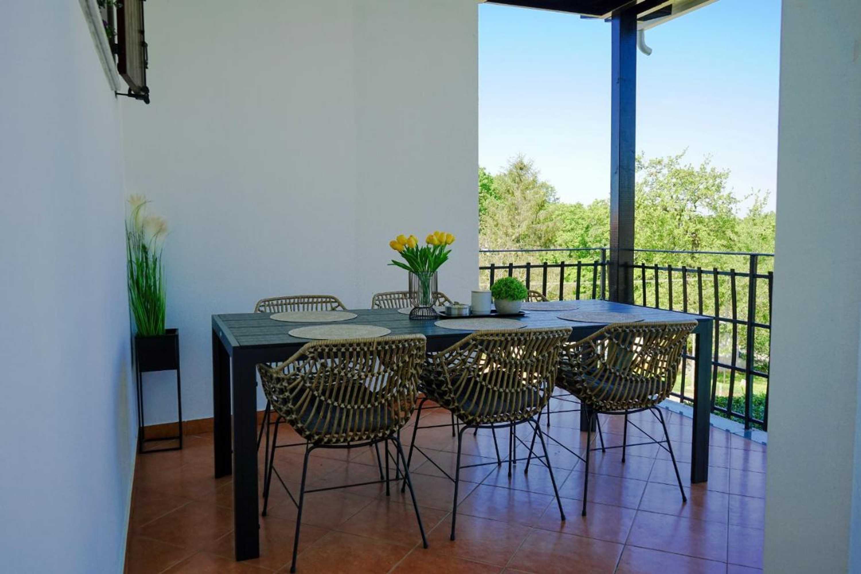 Gift card for Leon With Private Pool