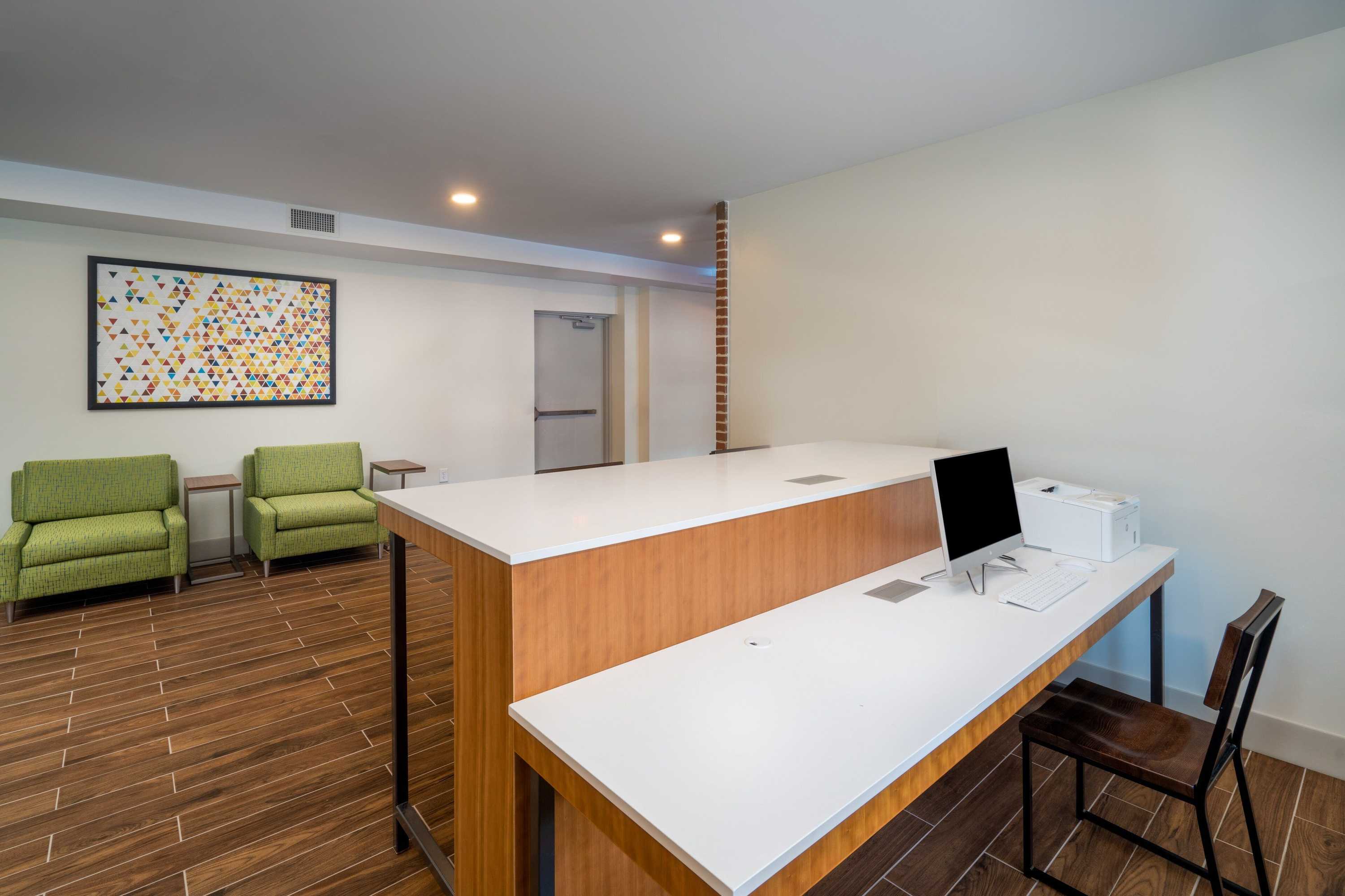 Gift card for Holiday Inn Express & Suites Dahlonega by Ihg Gift card for Holiday Inn Express & Suites Dahlonega by Ihg