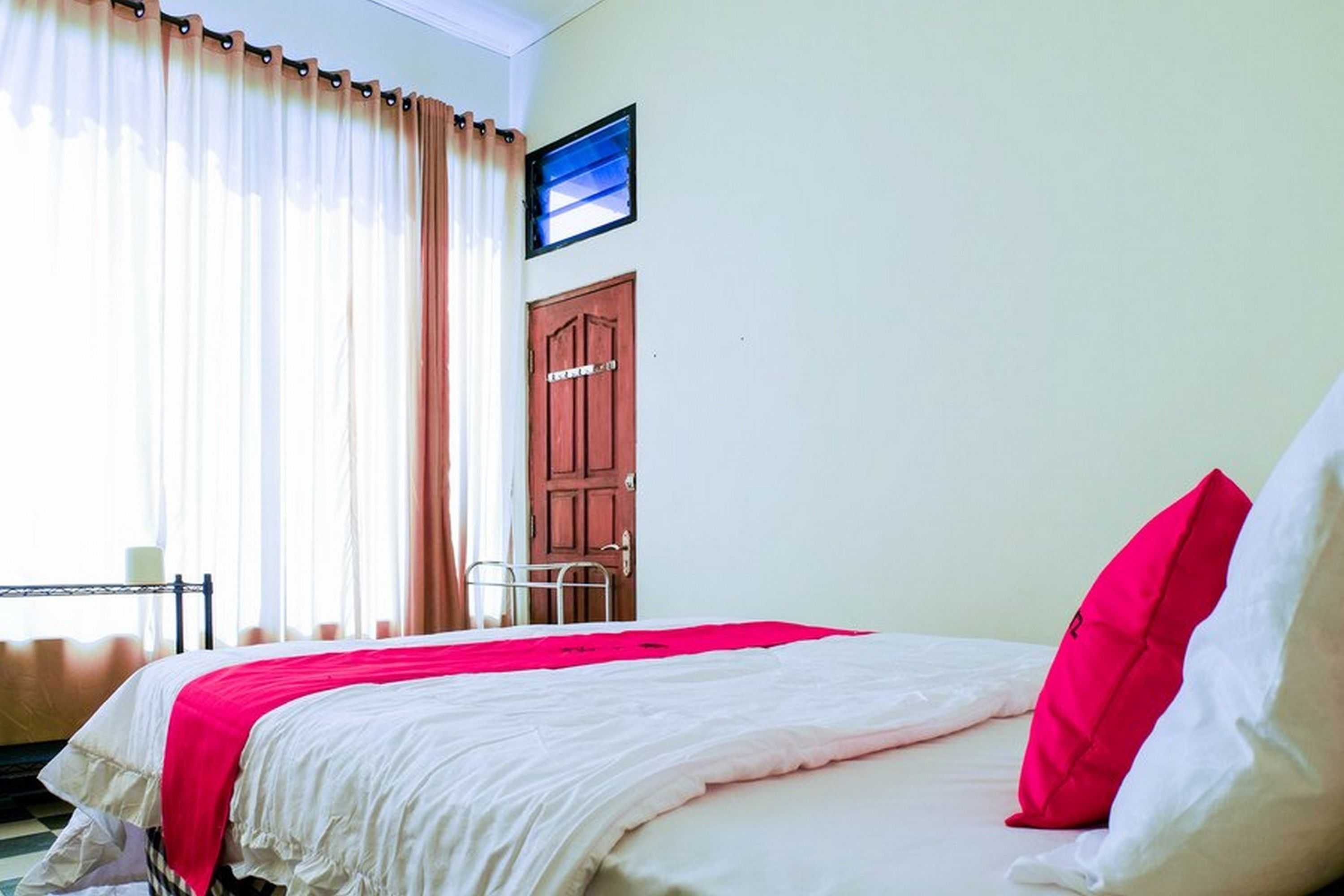Gift card for Reddoorz Near Stab Syailendra Kopeng Gift card for Reddoorz Near Stab Syailendra Kopeng