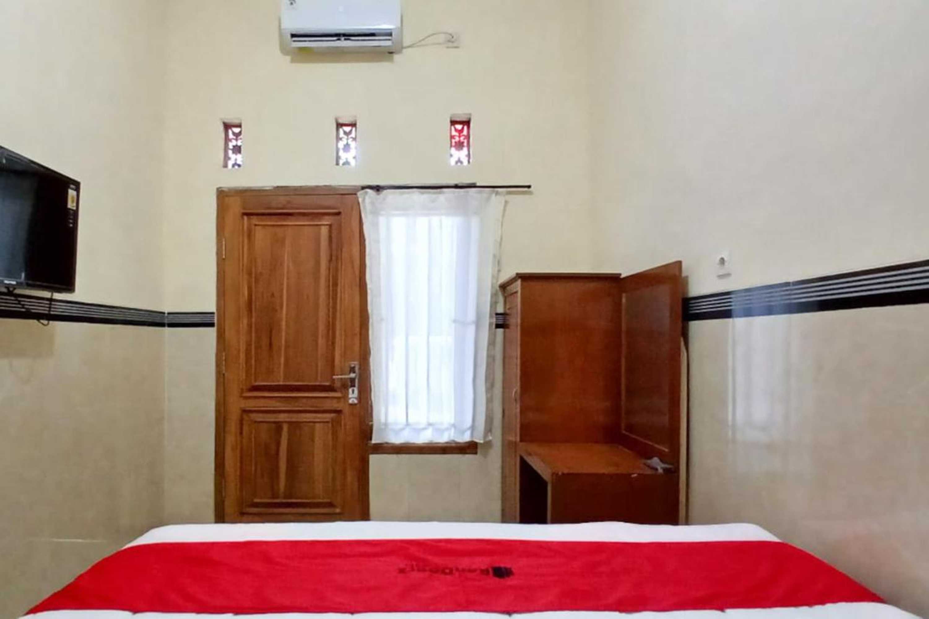 Gift card for Reddoorz at Dien Homestay Syariah Alun-Alun Pasuruan Gift card for Reddoorz at Dien Homestay Syariah Alun-Alun Pasuruan