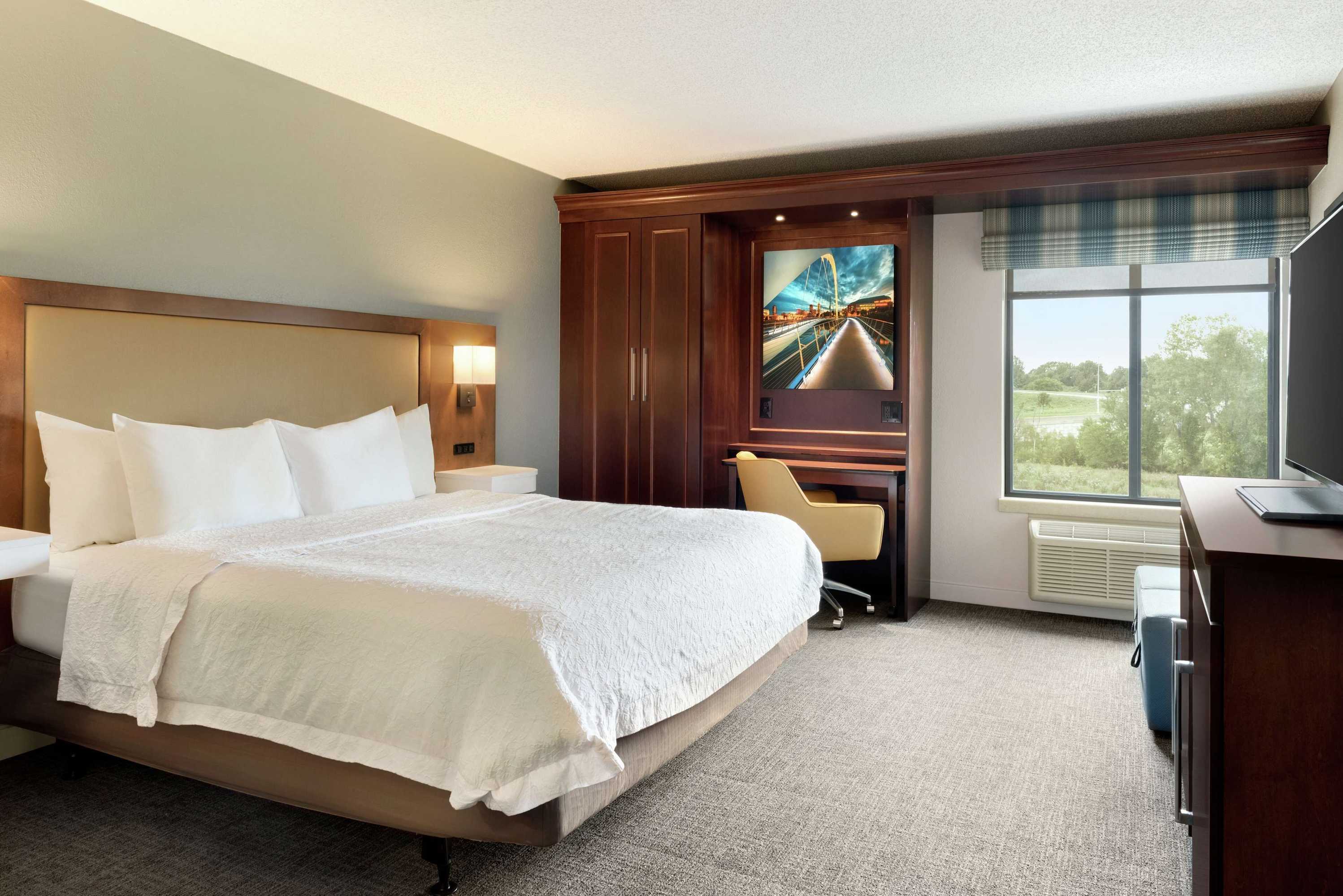 Gift card for Hampton Inn West Des Moines Lake Drive Gift card for Hampton Inn West Des Moines Lake Drive