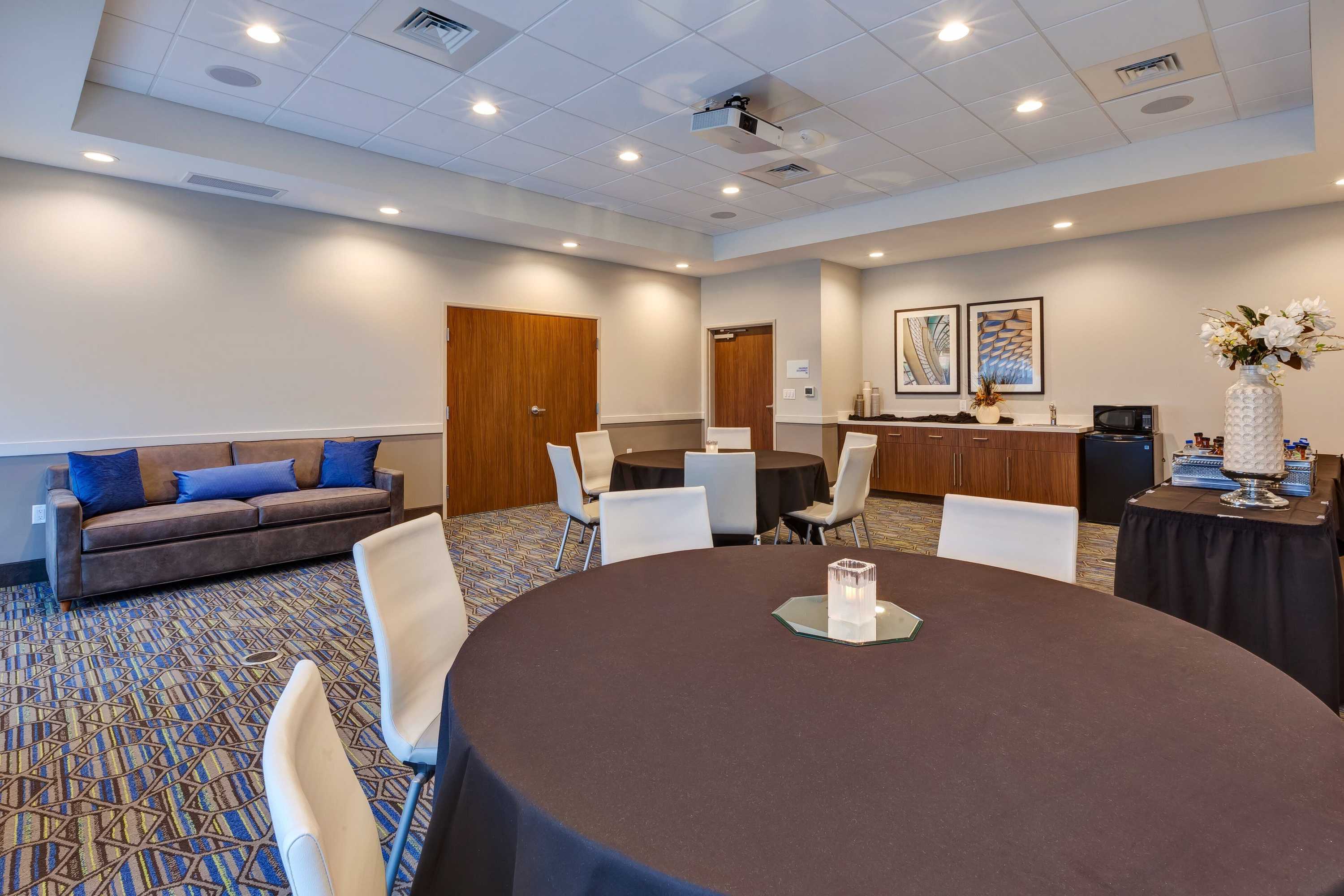 Gift card for Holiday Inn Express And Suites Eau Claire West I-94 by Ihg Gift card for Holiday Inn Express And Suites Eau Claire West I-94 by Ihg