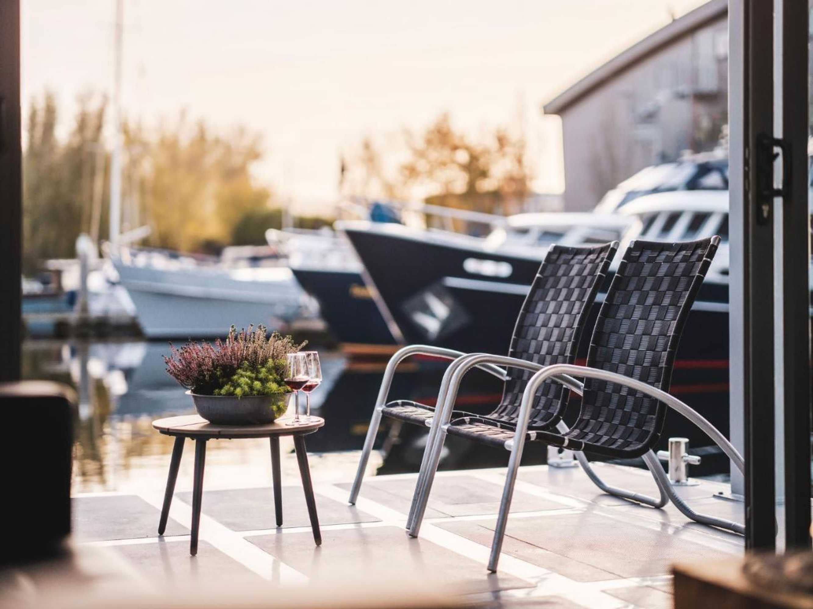 Gift card for Aquahome - NP de Biesbosch - Bijzonder Overnachten op Een Houseboat!