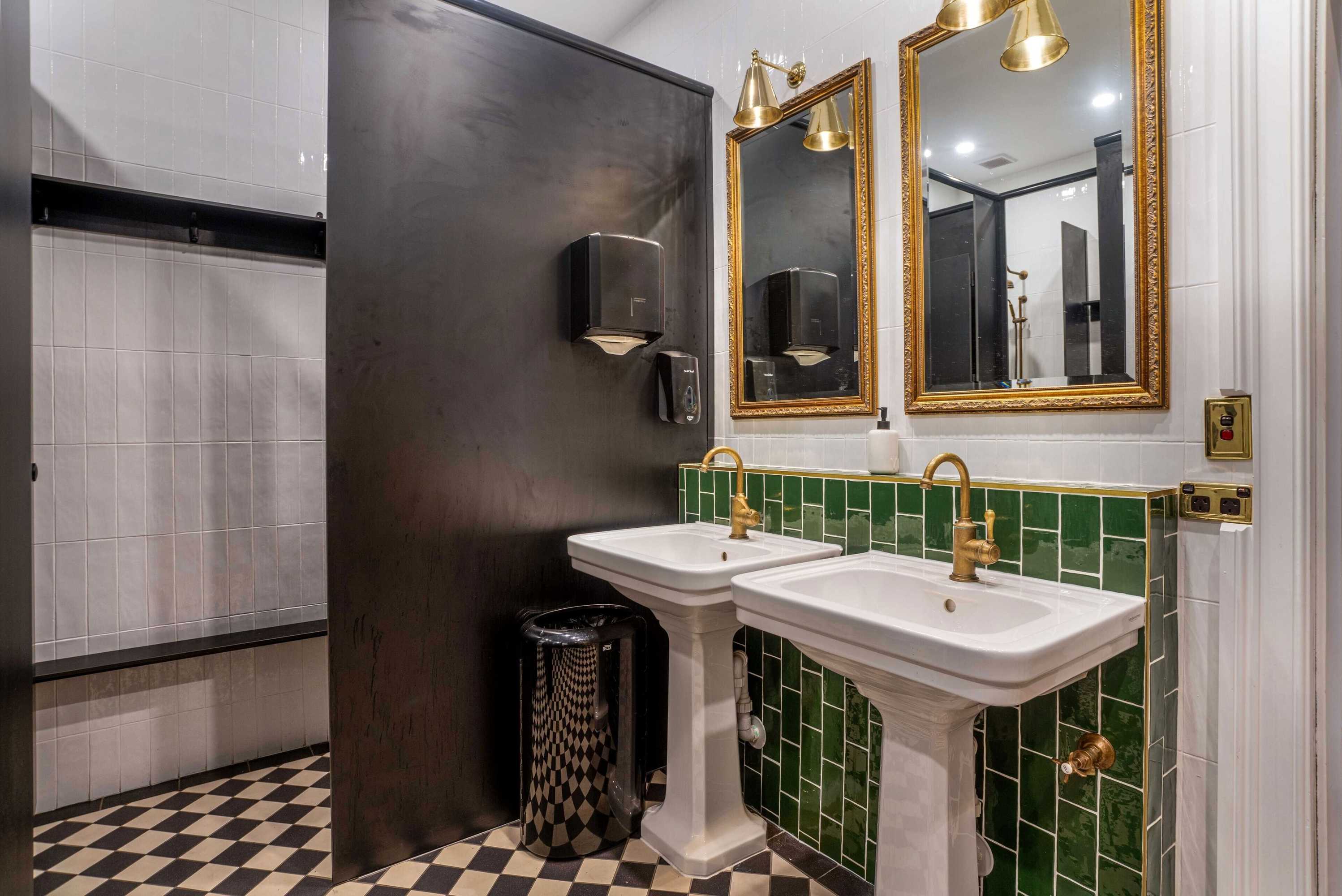 Gift card for Metropolitan Hotel Orange Gift card for Metropolitan Hotel Orange