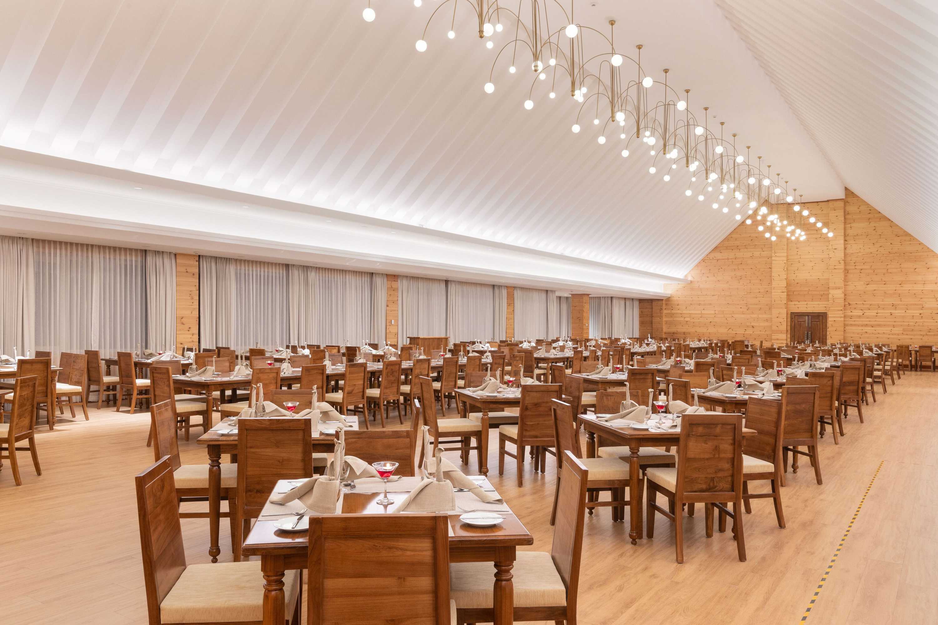 Gift card for Araliya Red - Budget Friendly Hotel- Where You Find Stunning 360 Panoramic View of Nuwara Eliya